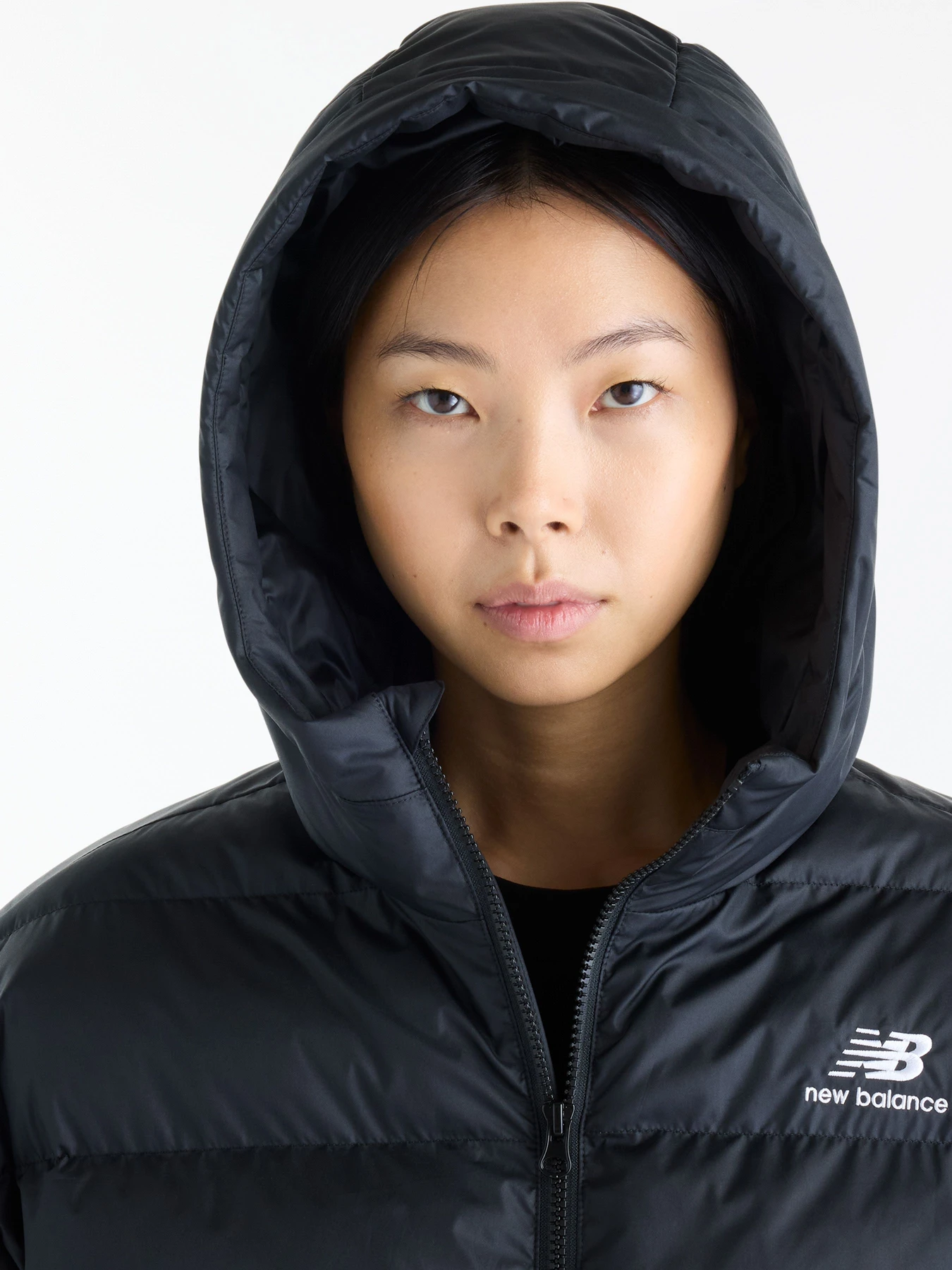 Куртки и дубленки New Balance Boston Puffer модель WJ62V5SNBK Куртки и дубленки New Balance Boston Puffer модель WJ62V5SNBK Фото