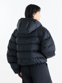Куртки и дубленки New Balance Boston Puffer модель WJ62V5SNBK Фото