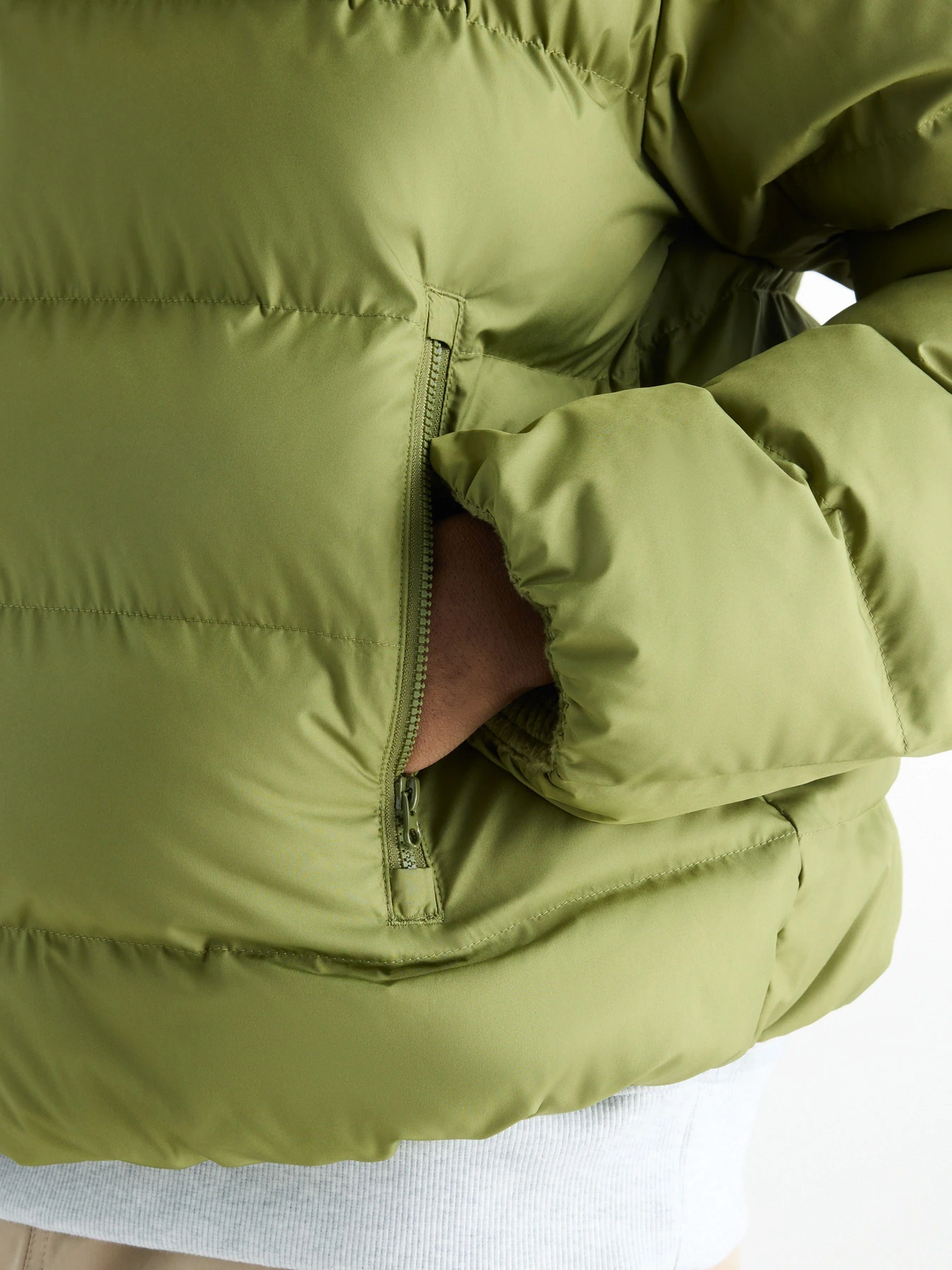 Куртки та дублянки New Balance Boston Puffer модель MJ62G17OGEE Фото