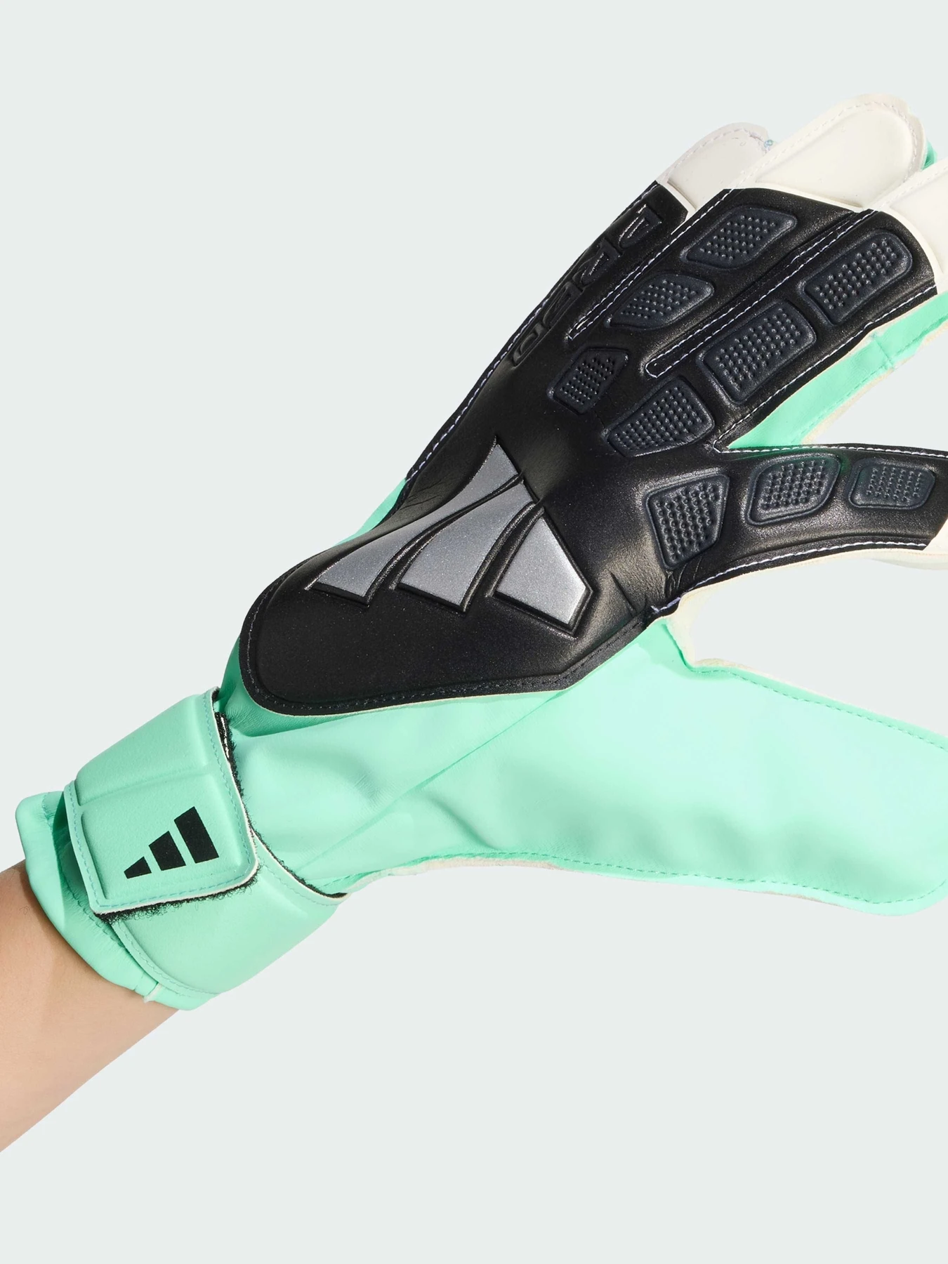 Перчатки для спорта Adidas Predator модель KE9705 Перчатки для спорта Adidas Predator модель KE9705 Фото