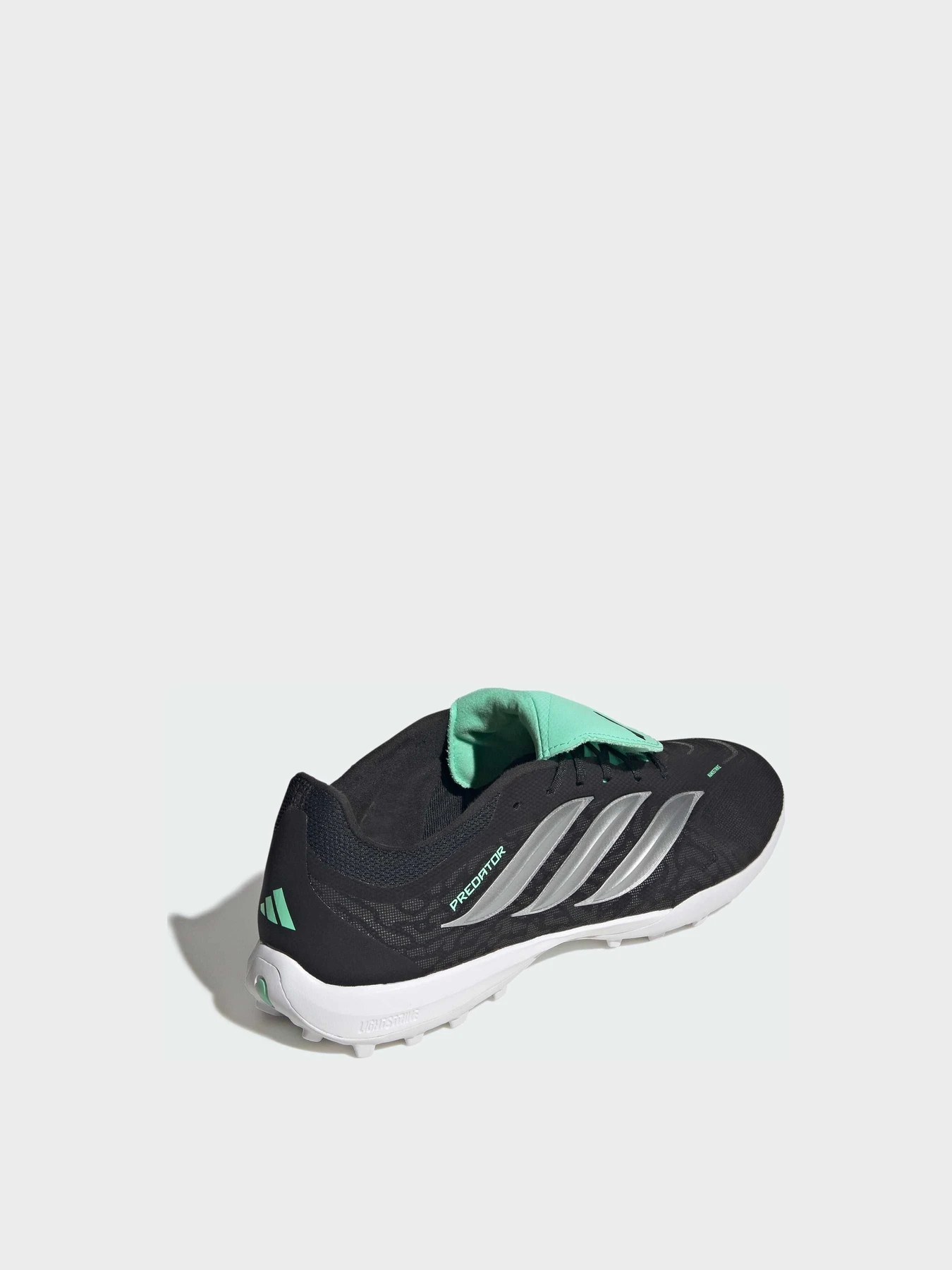 Кросівки Adidas Predator модель IH7215 Кросівки Adidas Predator модель IH7215 Фото