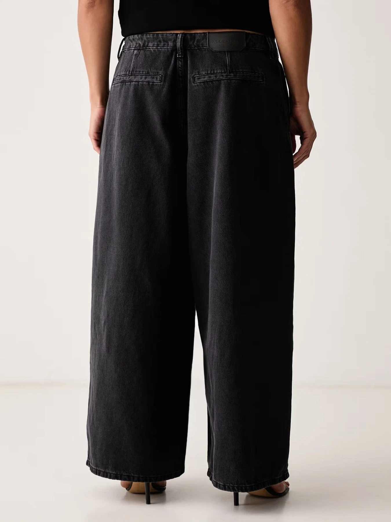 Джинсы All Saints Axis Pleat модель W012EF Фото