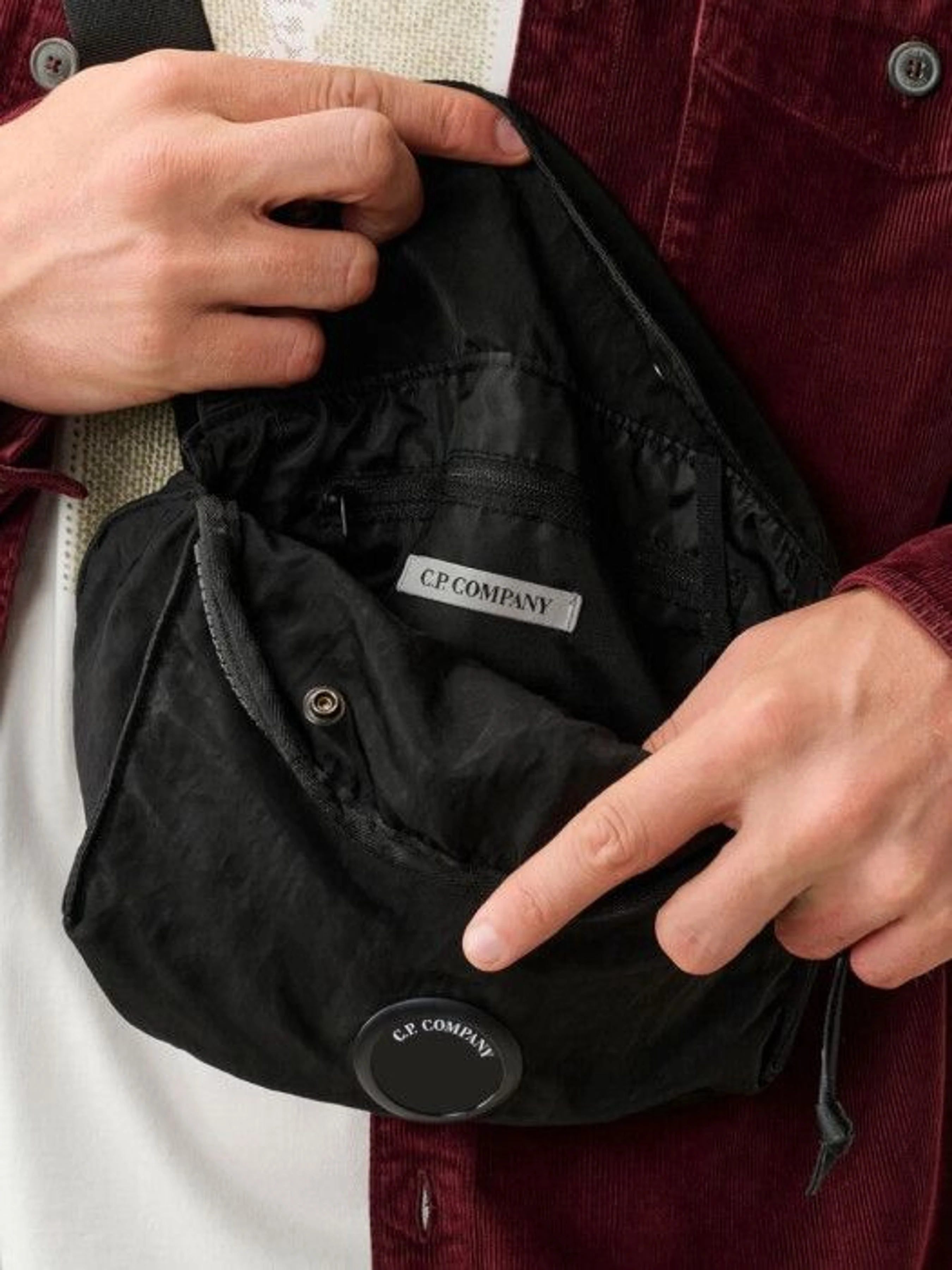 CP Company Поясна сумка колір чорний фото 3