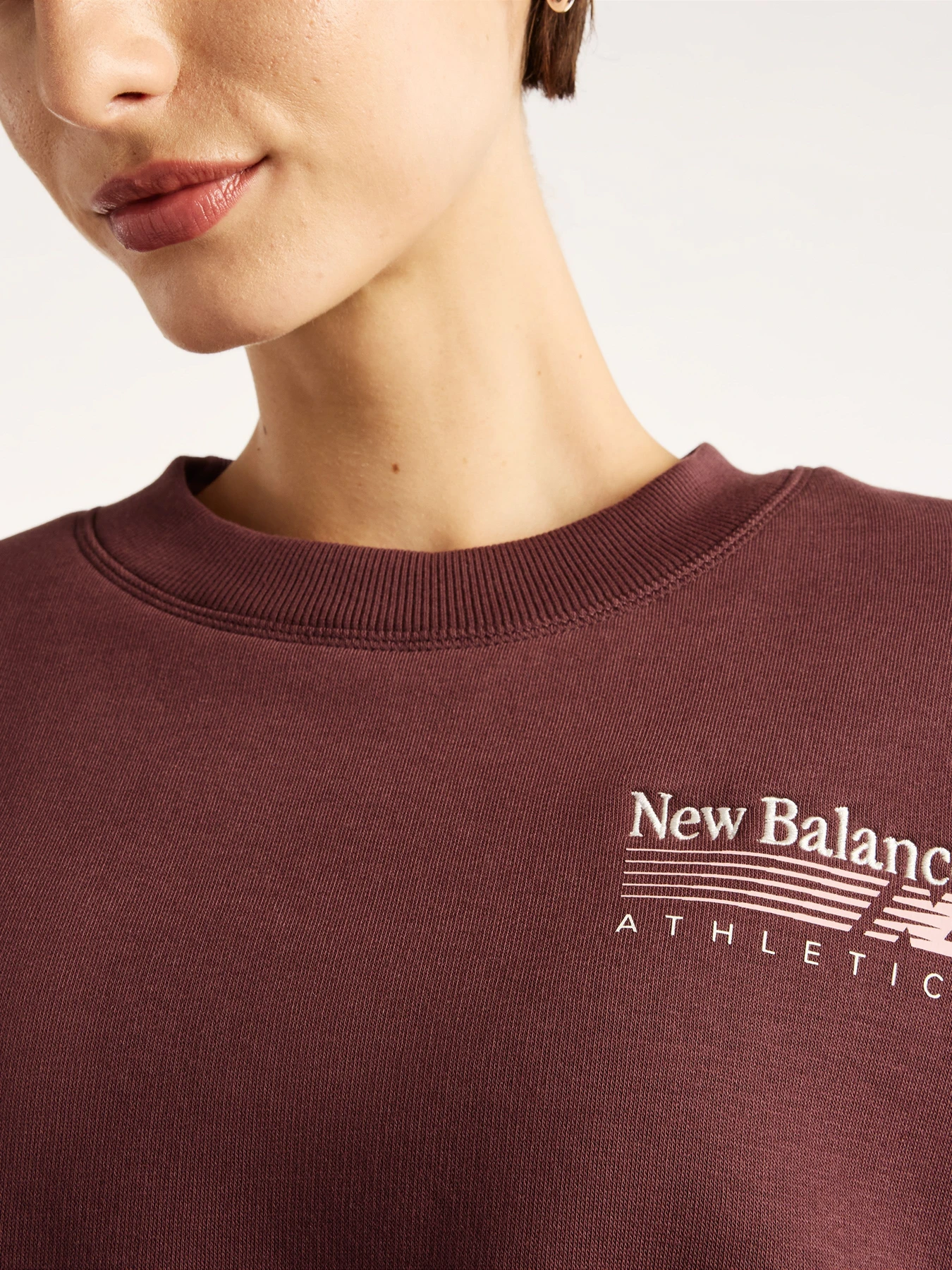 Худи и свитшоты New Balance Trackside Fleece Crew модель WT62T7JOYLR Фото