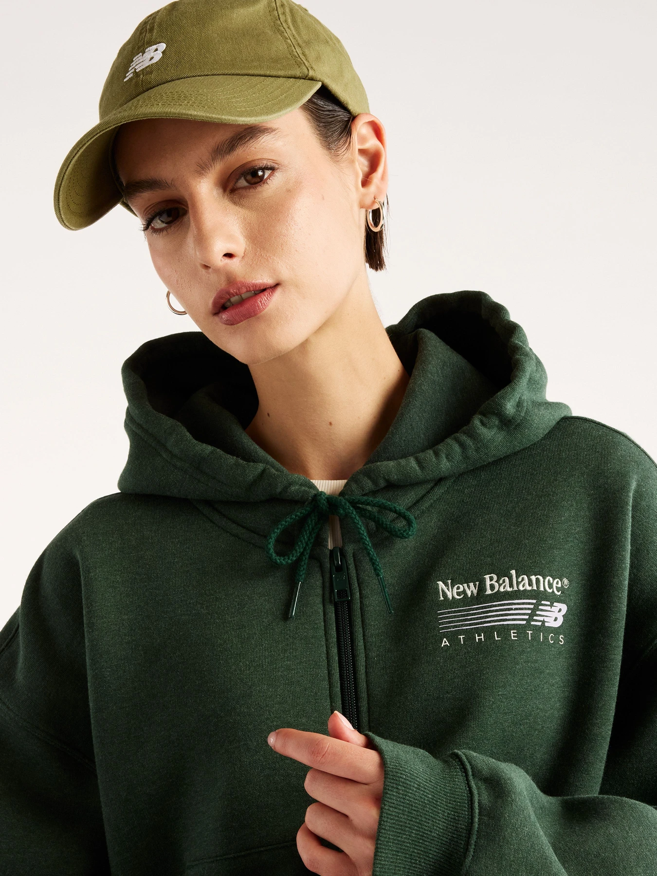 Худи и свитшоты New Balance Trackside Fleece Full Zip модель WJ62P2UPNDG Худи и свитшоты New Balance Trackside Fleece Full Zip модель WJ62P2UPNDG Фото