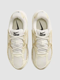 Кросівки NIKE V5 Rnr Se модель IO0464-101 Фото