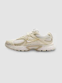 Кросівки NIKE V5 Rnr Se модель IO0464-101 Фото