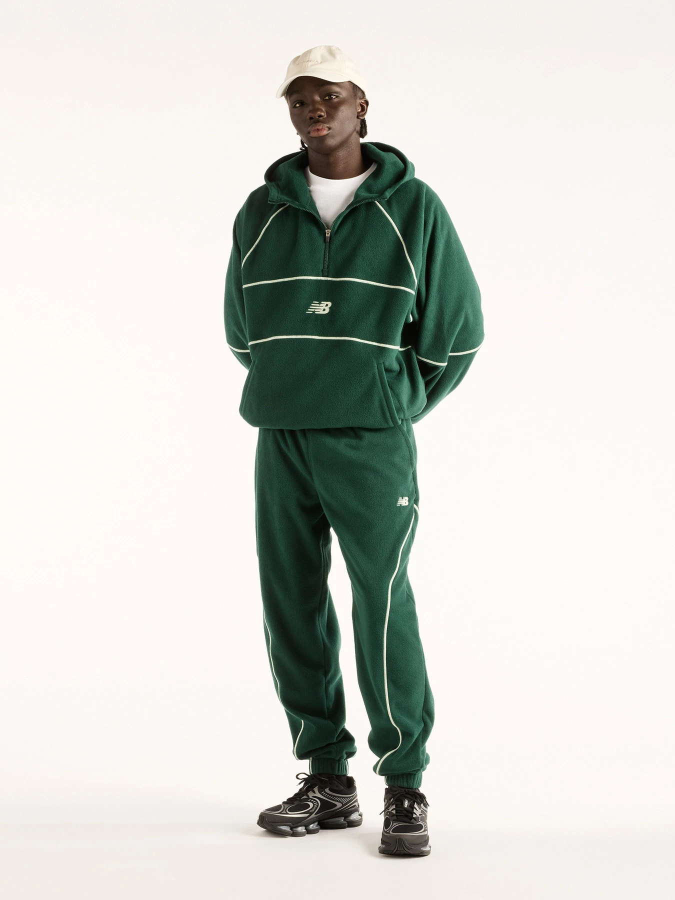 Брюки New Balance Trackside Polar Fleece модель MB62H07MNOG Брюки New Balance Trackside Polar Fleece модель MB62H07MNOG Фото
