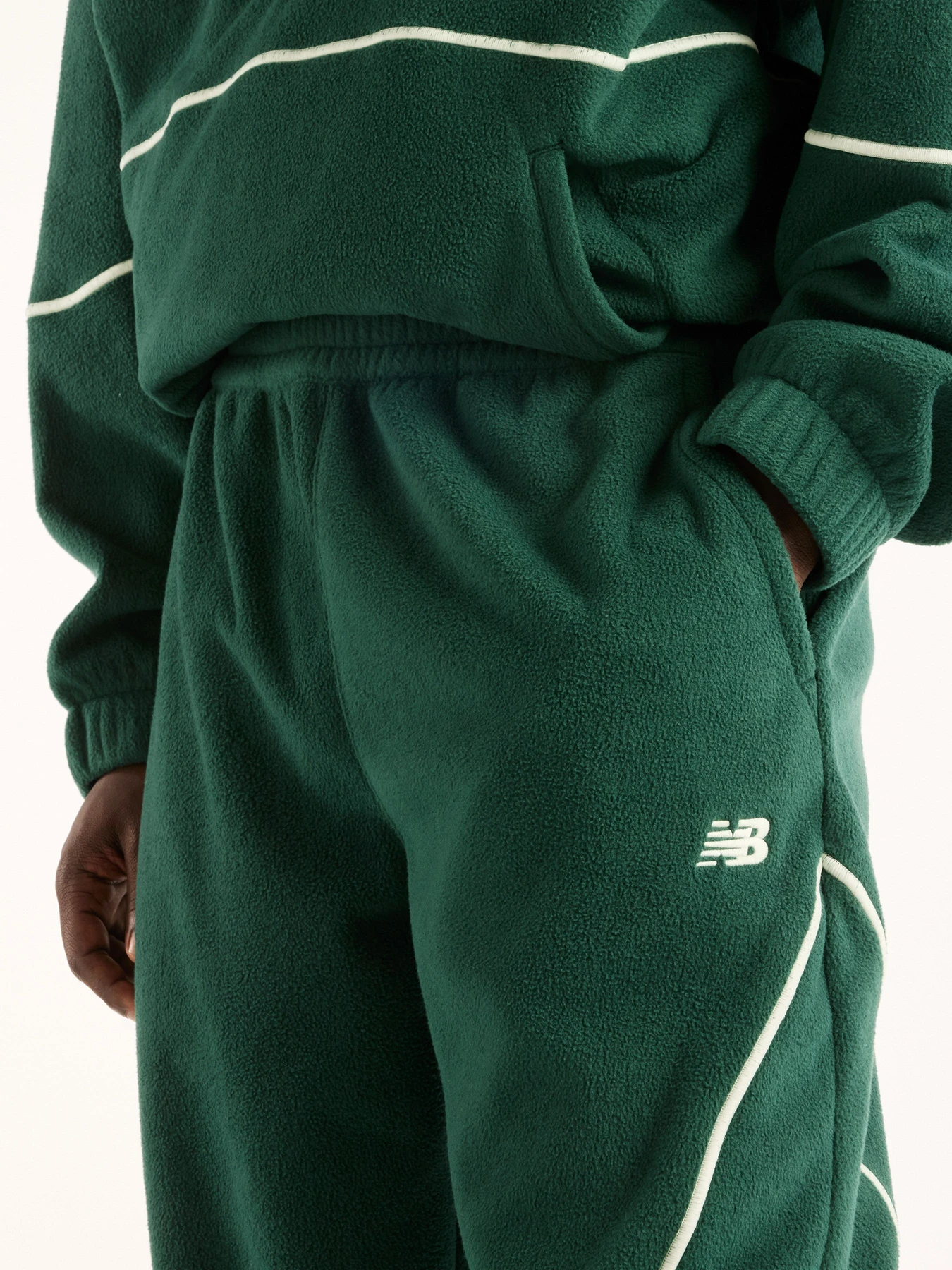 Брюки New Balance Trackside Polar Fleece модель MB62H07MNOG Брюки New Balance Trackside Polar Fleece модель MB62H07MNOG Фото