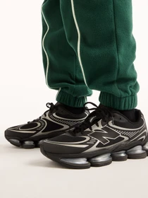 Брюки New Balance Trackside Polar Fleece модель MB62H07MNOG Фото