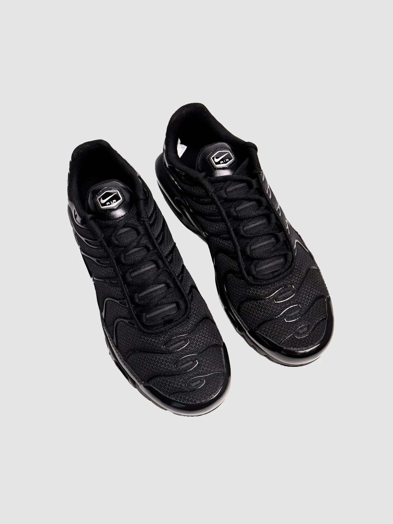 Кроссовки NIKE Air Max Plus Triple модель 604133-050 Кроссовки NIKE Air Max Plus Triple модель 604133-050 Фото