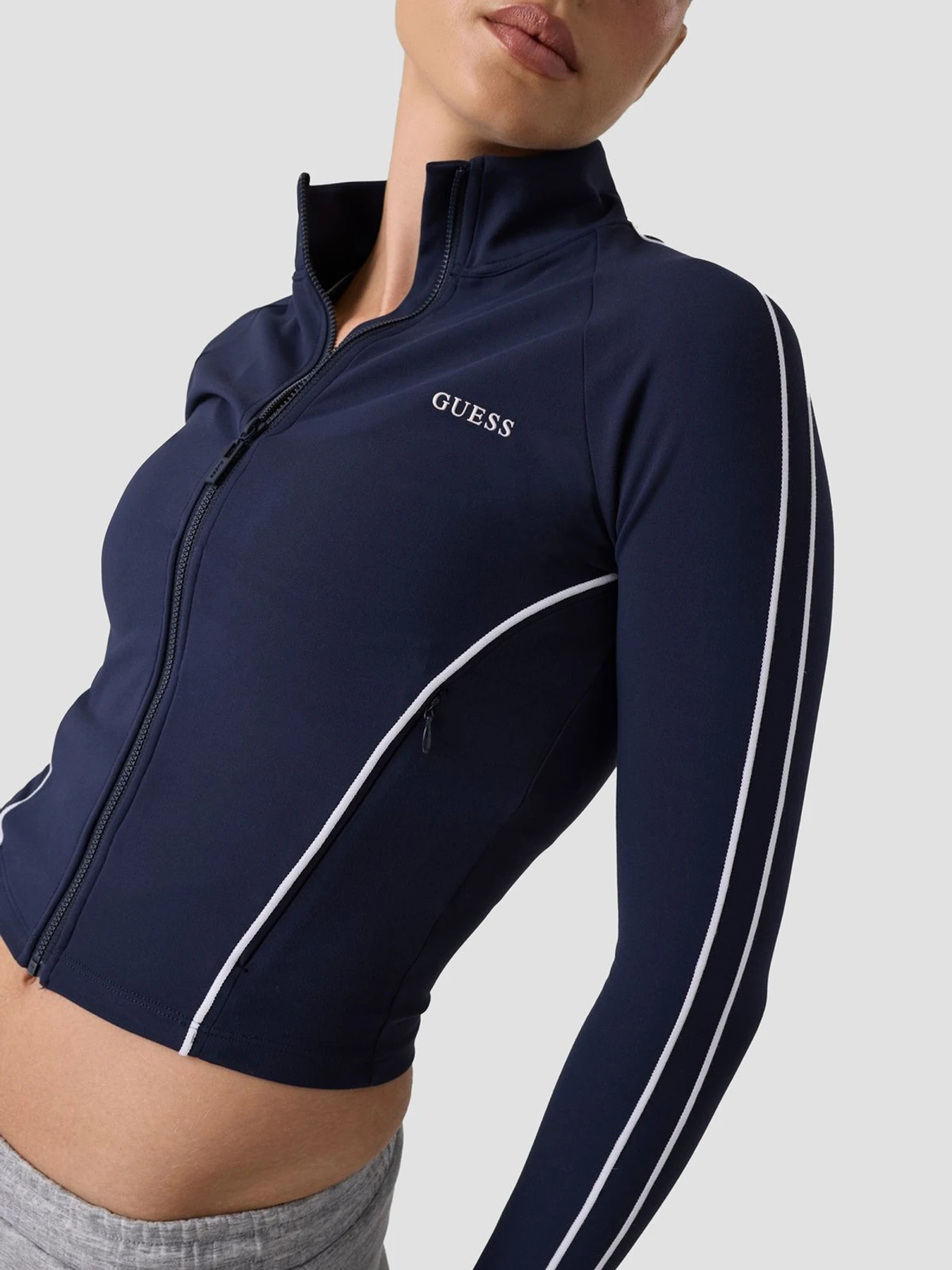Худи и свитшоты GUESS модель V6BQ10.K6332;G7V2 Худи и свитшоты GUESS модель V6BQ10.K6332;G7V2 Фото