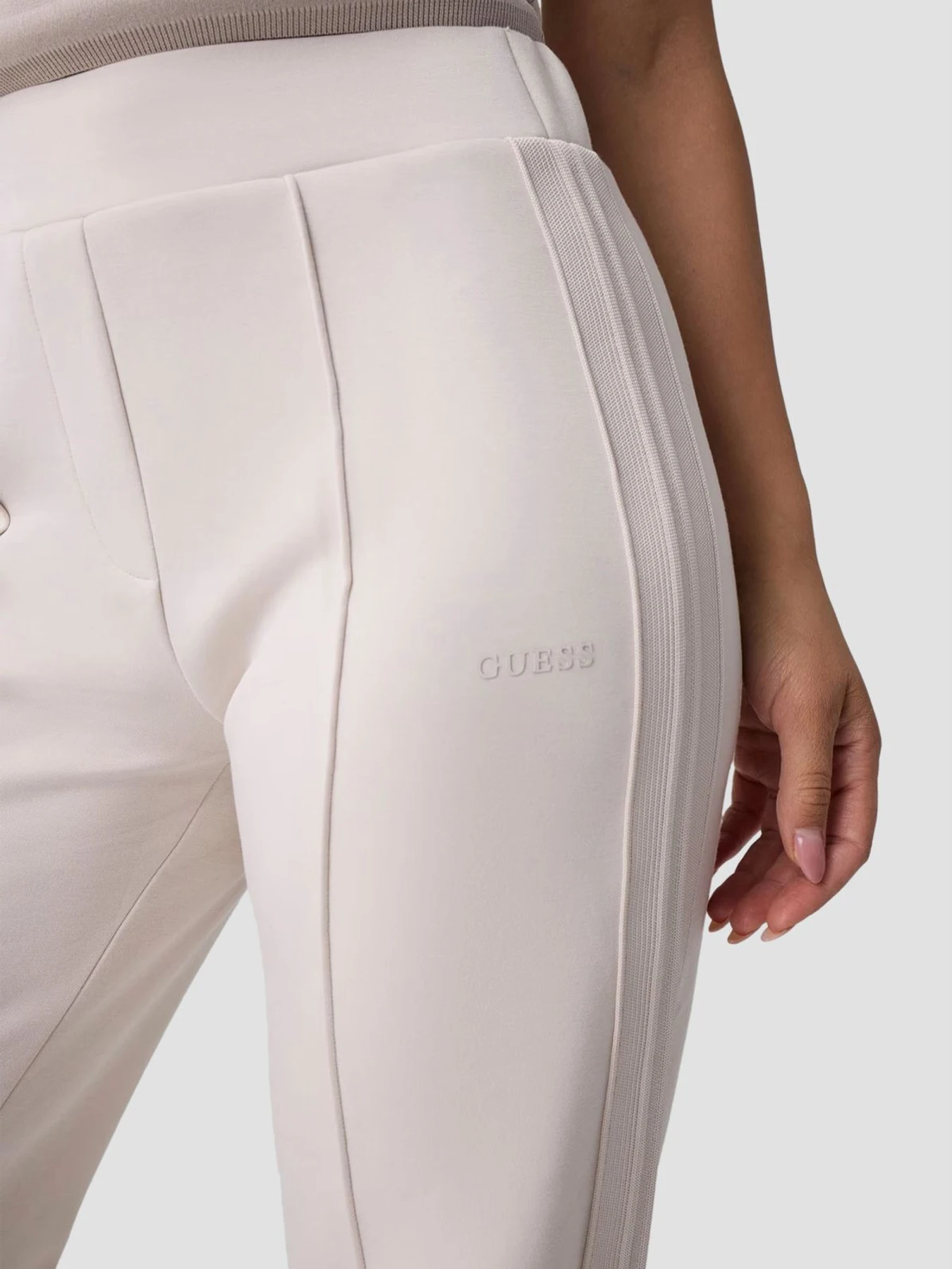 Штани GUESS модель V6YB14.K4306;G9B8 Штани GUESS модель V6YB14.K4306;G9B8 Фото