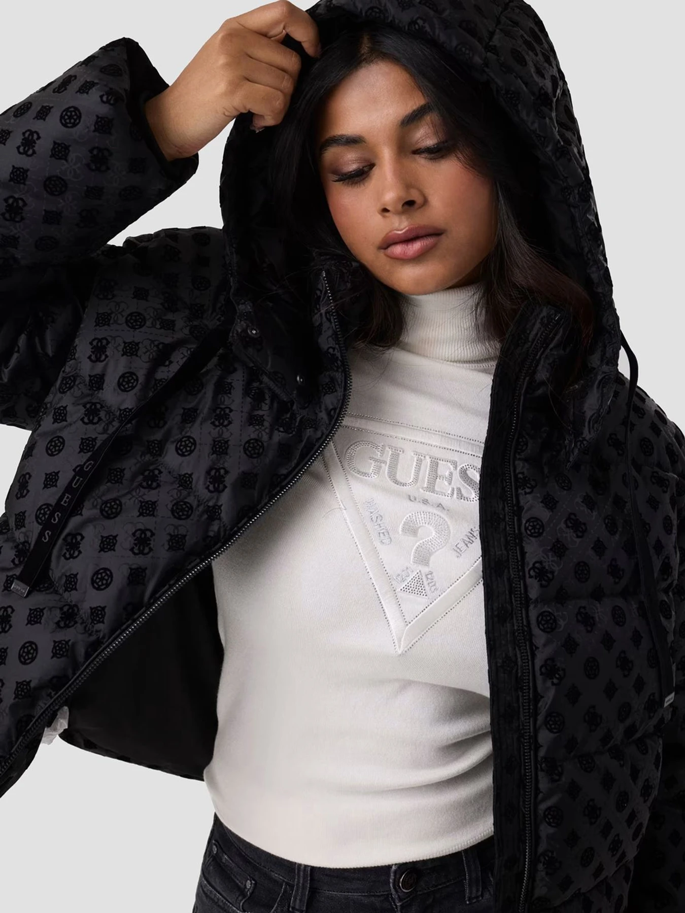 Куртки и дубленки GUESS модель W6BL56.W4195;JBLK Фото