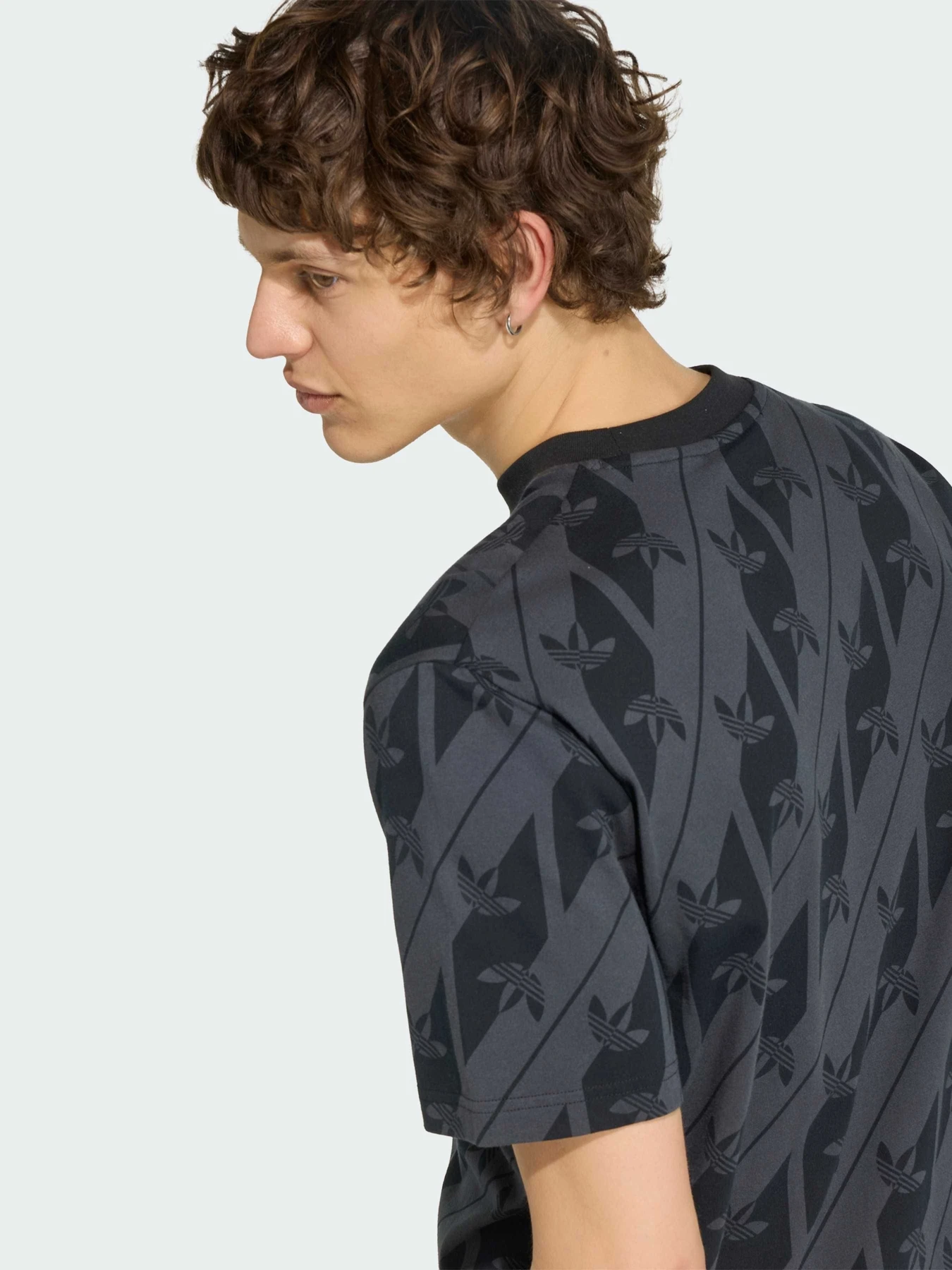 Футболки и поло Adidas Graphics модель KS1698 Футболки и поло Adidas Graphics модель KS1698 Фото