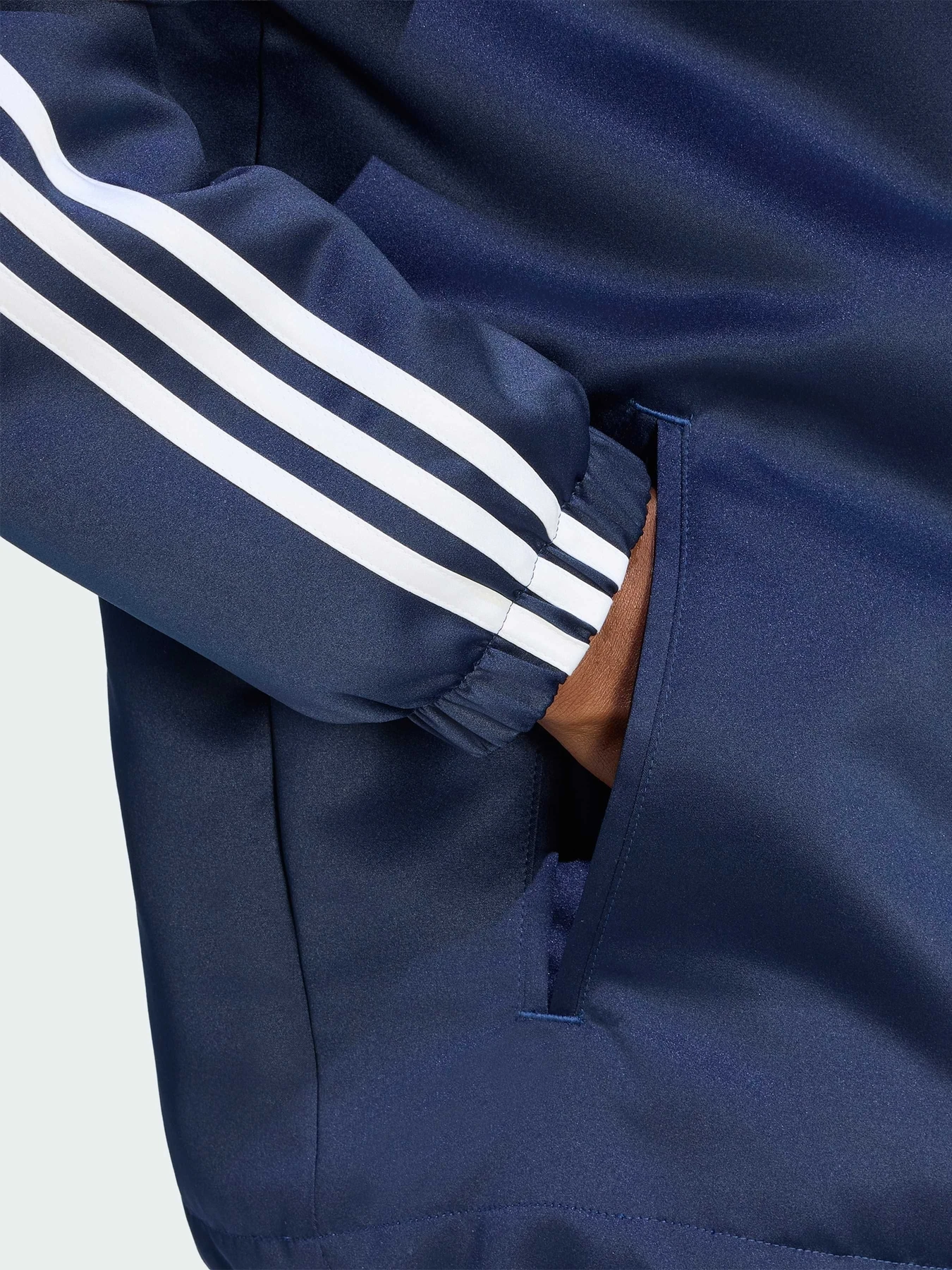 Куртки и дубленки Adidas 3 Stripes модель KE4173 Куртки и дубленки Adidas 3 Stripes модель KE4173 Фото