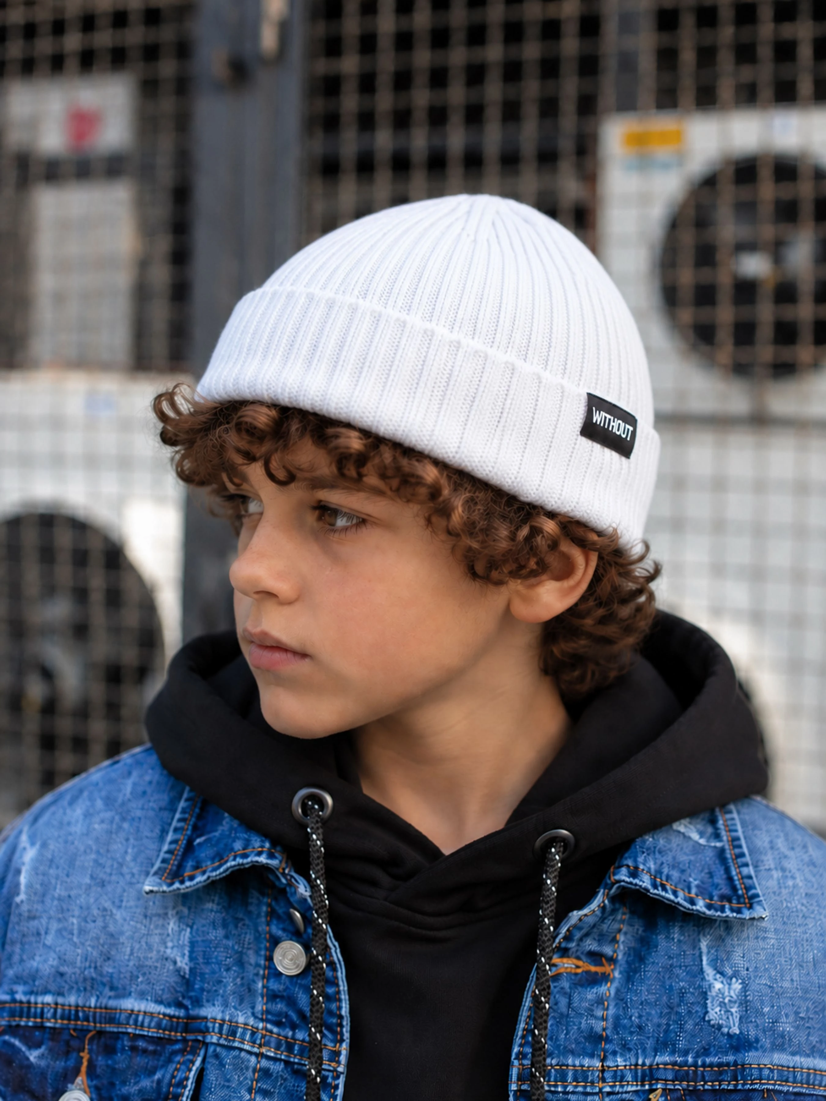 Without Шапка колір білий