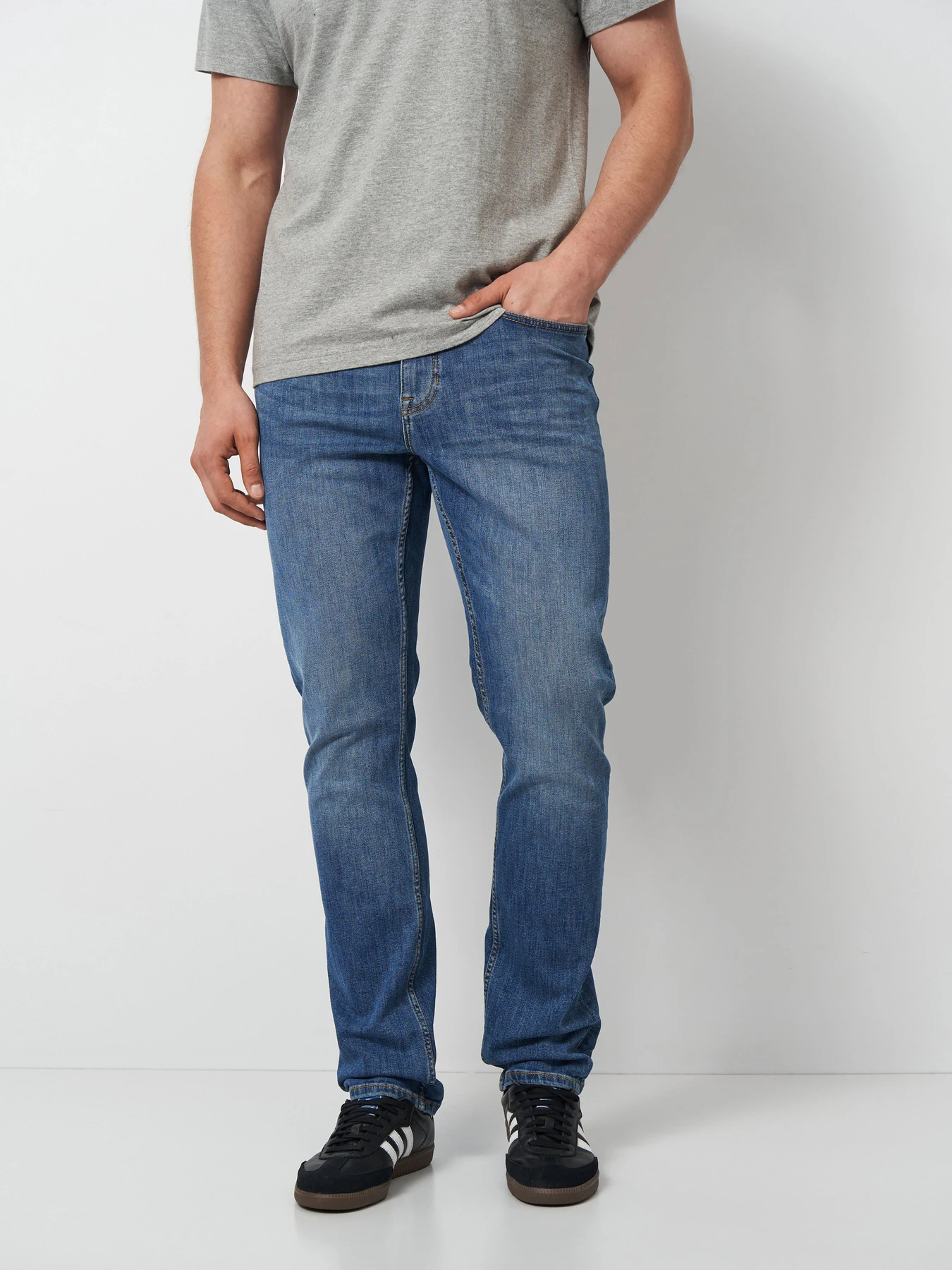 Джинсы Mustang Jeans Orlando Slim модель 1016894 Джинсы Mustang Jeans Orlando Slim модель 1016894 Фото
