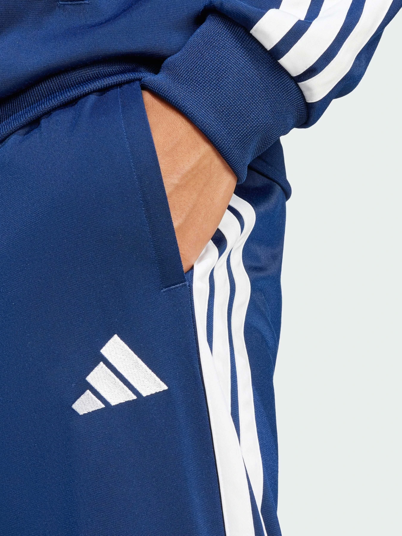 Костюми Adidas 3 Stripes модель JI8859 Костюми Adidas 3 Stripes модель JI8859 Фото