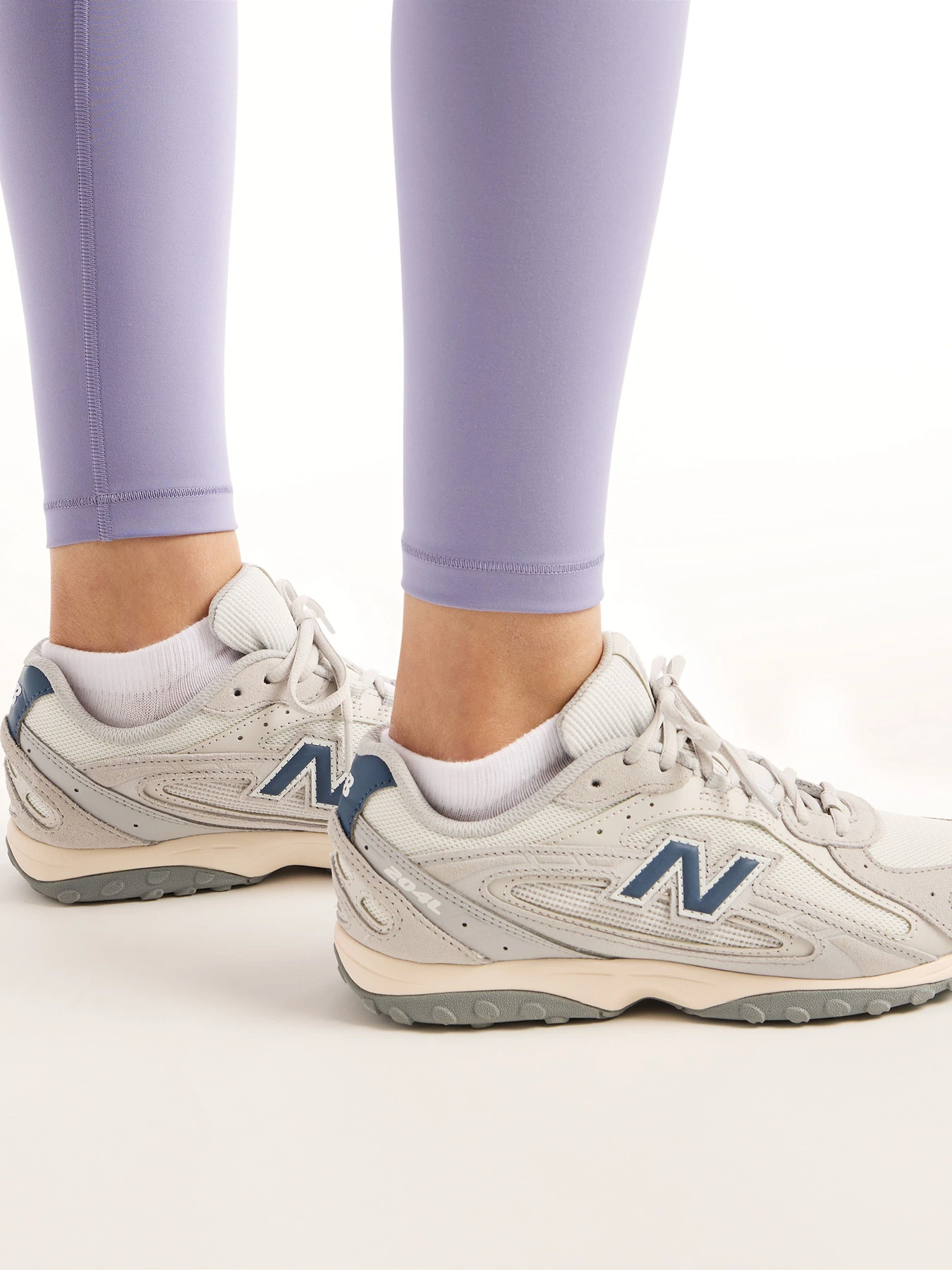 Штани New Balance AC Legging 25'' модель WB6160E1DSV Фото