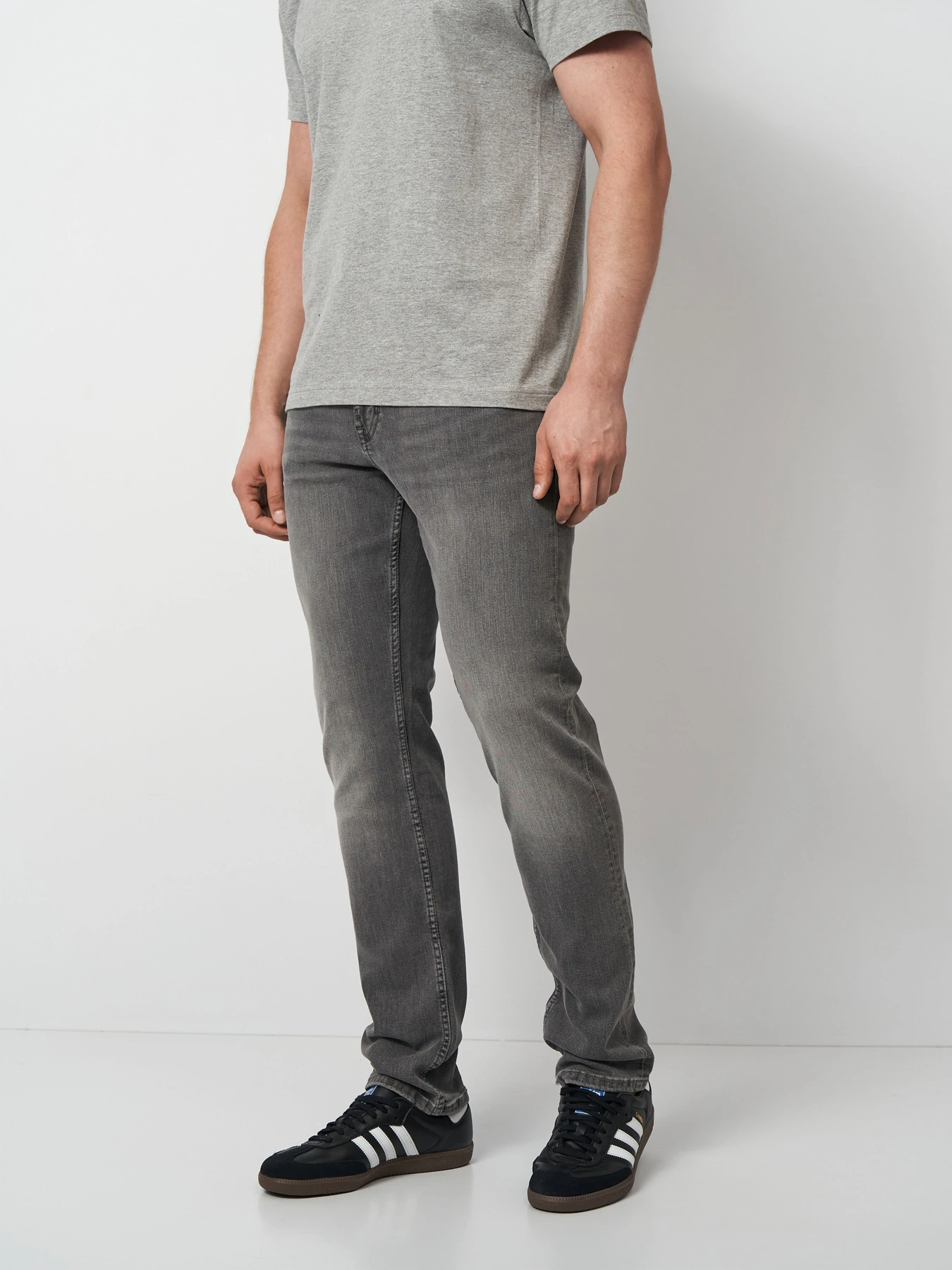 Джинсы Mustang Jeans Orlando Slim модель 1016985 Джинсы Mustang Jeans Orlando Slim модель 1016985 Фото