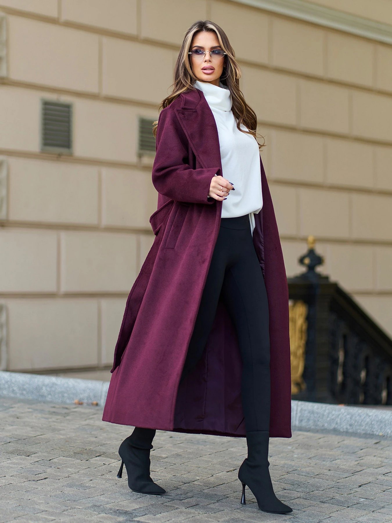 Пальто и плащи ISSA Plus модель 15908_темно_бордовый Пальто и плащи ISSA Plus модель 15908_темно_бордовый Фото