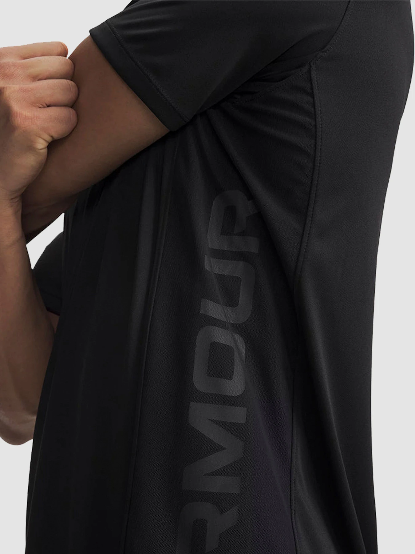 Футболки і поло Under Armour Tech™ Utility Men's модель 6013801-001 Фото
