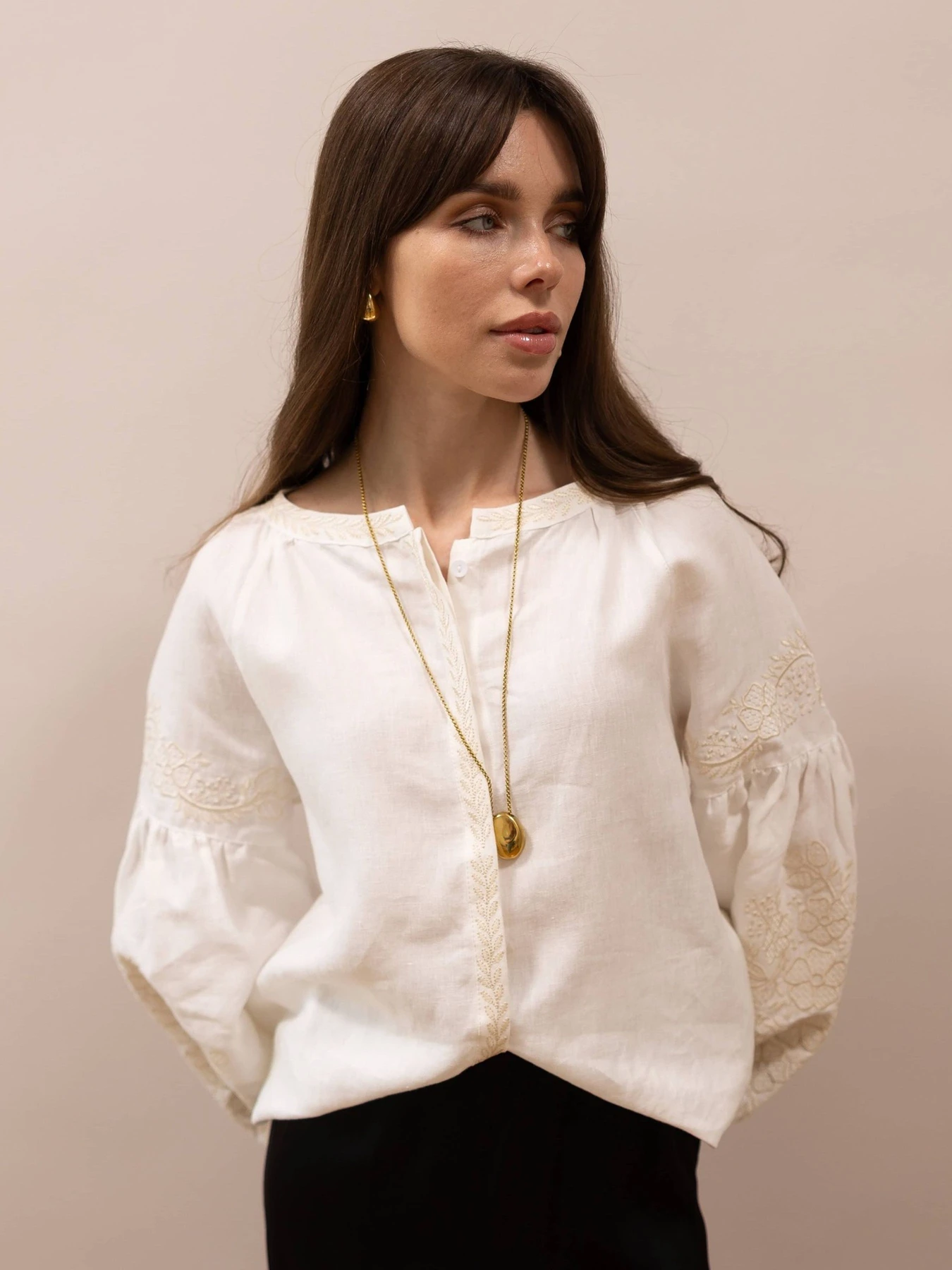 Вишиванки FloveTouch Цвіт вишні модель V0104 Вишиванки FloveTouch Цвіт вишні модель V0104 Фото