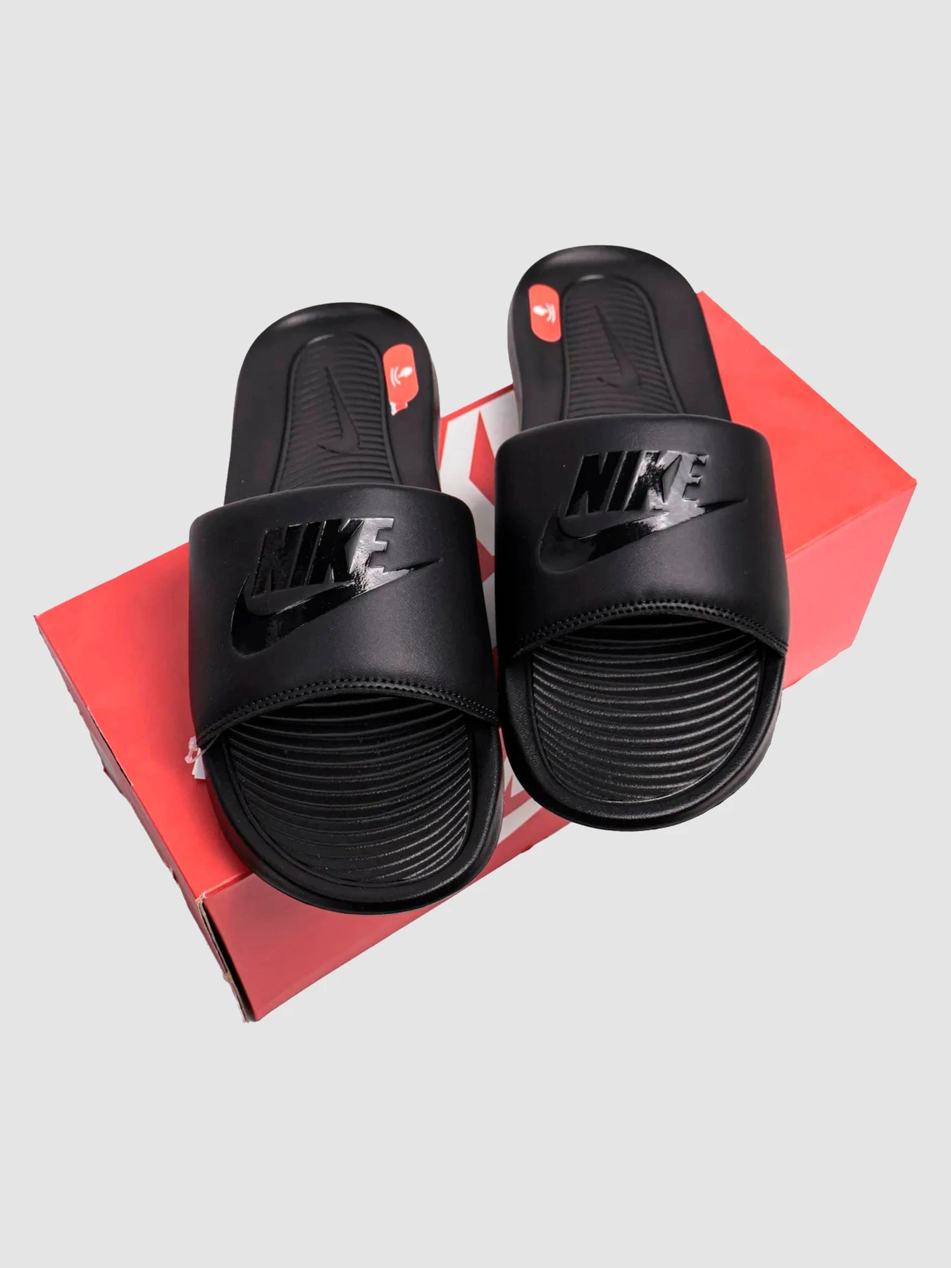 Шльопанці NIKE Victori One модель CN9677-004 Шльопанці NIKE Victori One модель CN9677-004 Фото