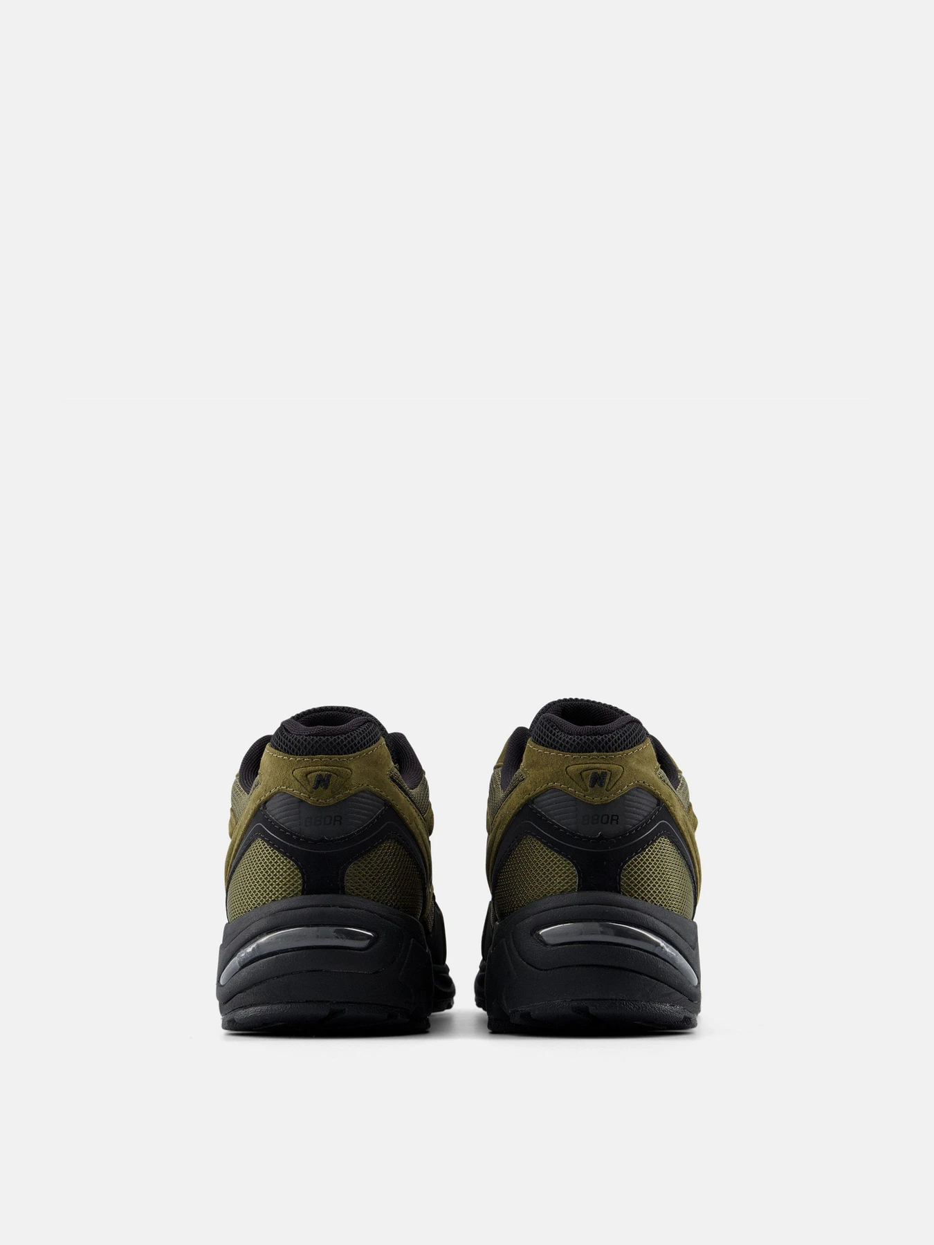 Кросівки New Balance модель U880R2W9 Фото