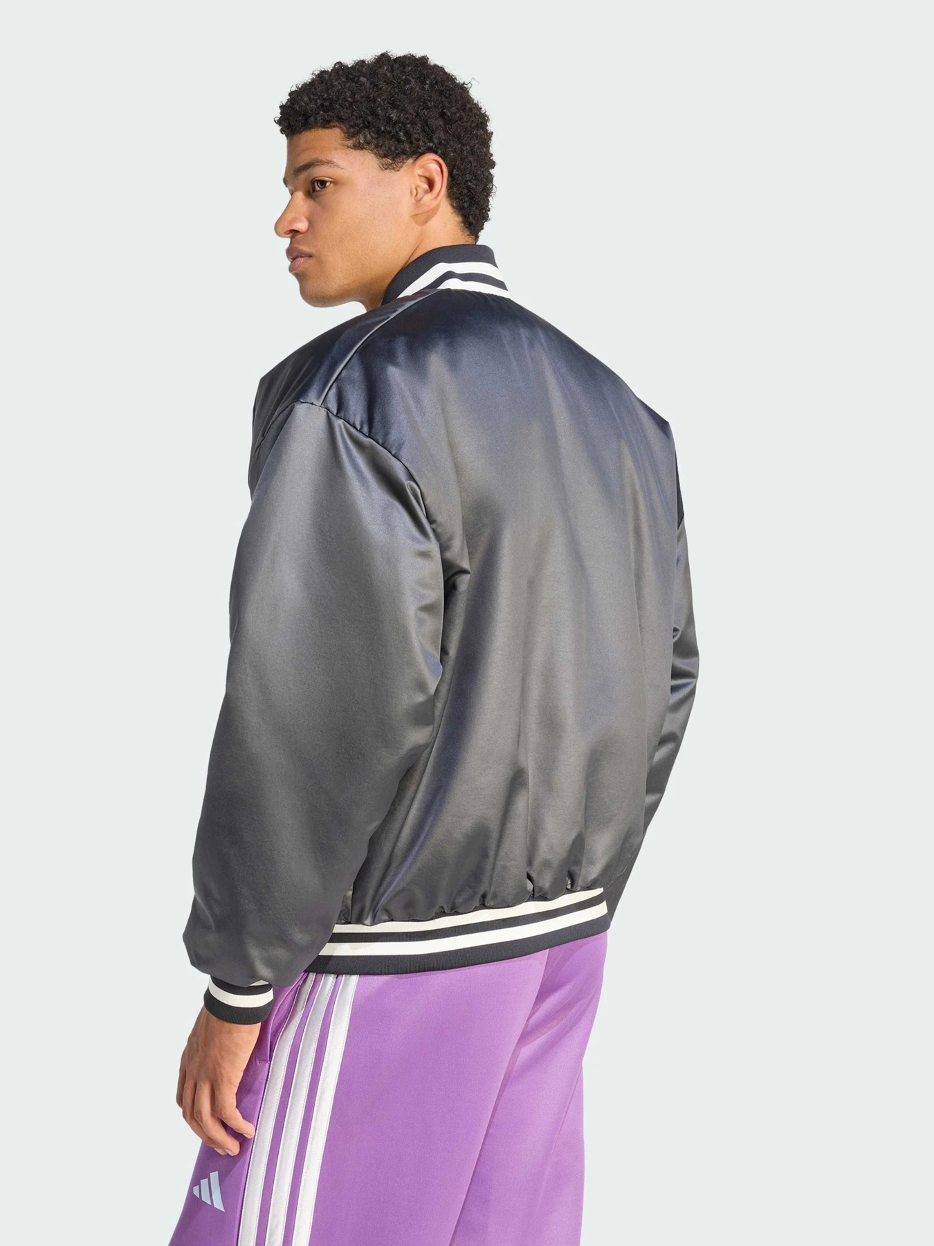 Куртки та дублянки Adidas модель JZ6913 Фото
