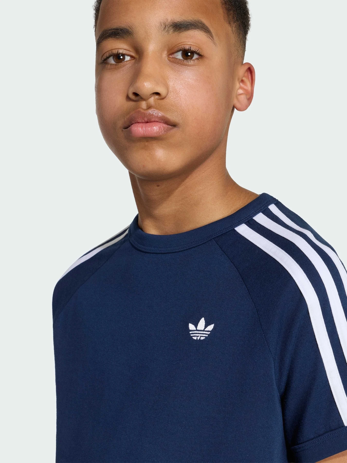 Футболки і поло Adidas 3 Stripes модель HZ6670 Футболки і поло Adidas 3 Stripes модель HZ6670 Фото