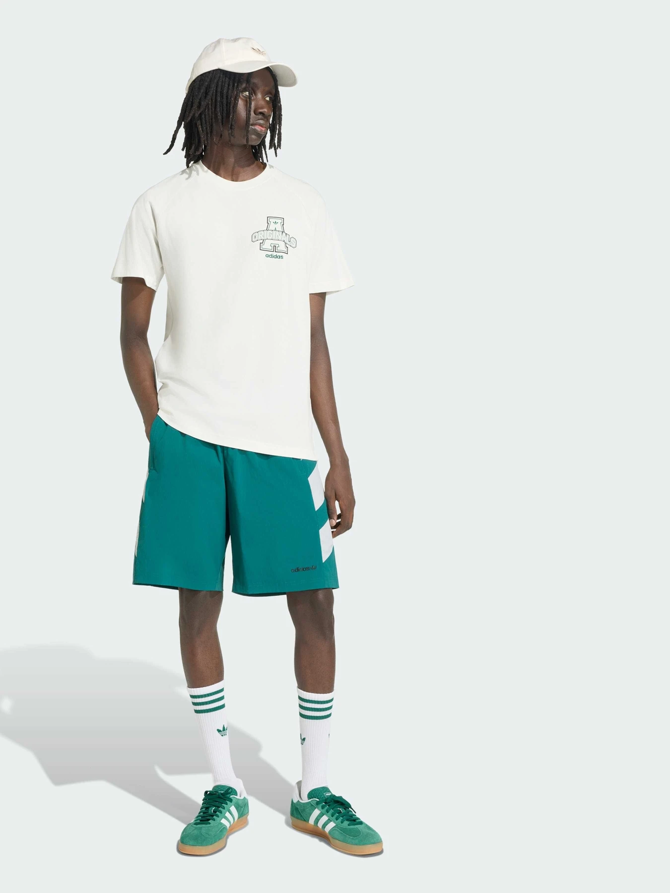 Футболки і поло Adidas Graphics модель IB7084 Футболки і поло Adidas Graphics модель IB7084 Фото