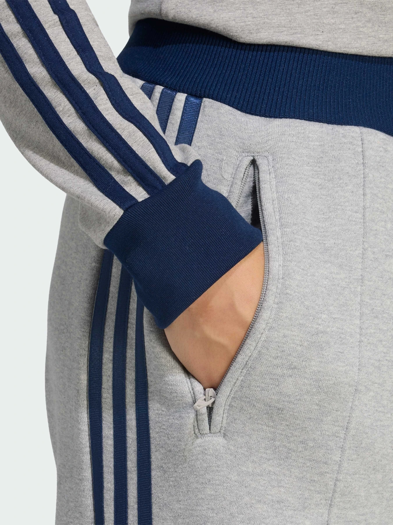 Брюки Adidas Adicolor модель KS7348 Брюки Adidas Adicolor модель KS7348 Фото