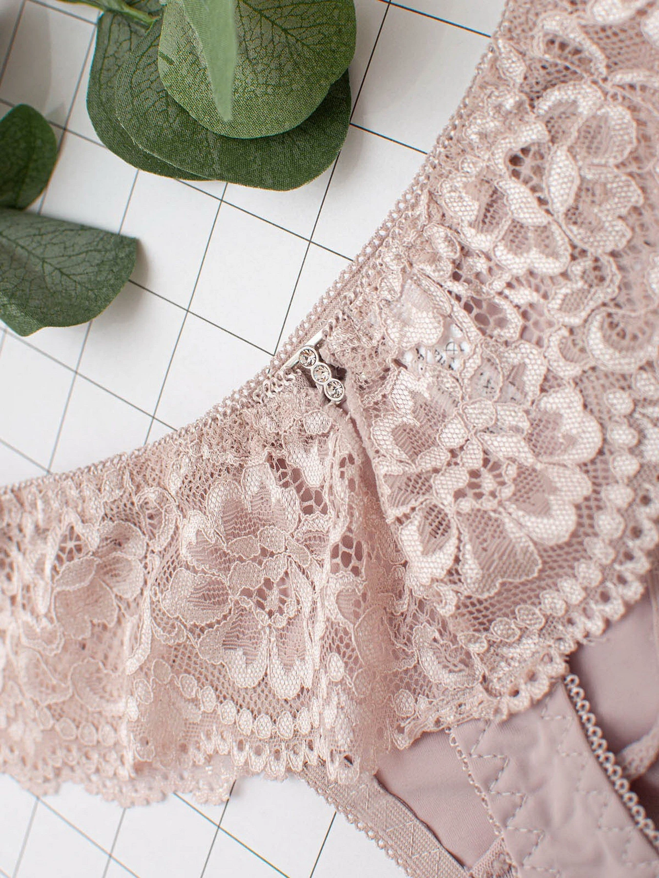 Нижнее белье ISSA Plus модель BL2_309_lightbeige Фото