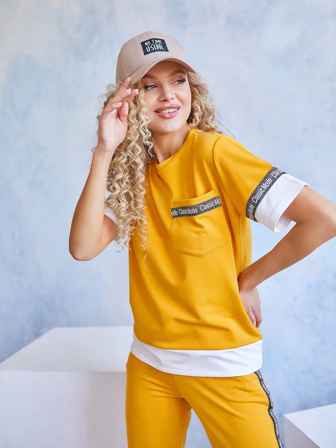Костюмы ISSA Plus модель 11960_mustard Костюмы ISSA Plus модель 11960_mustard Фото