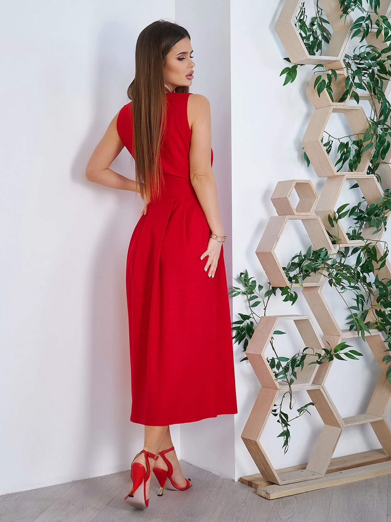 Сукні ISSA Plus модель 11757_red Сукні ISSA Plus модель 11757_red Фото