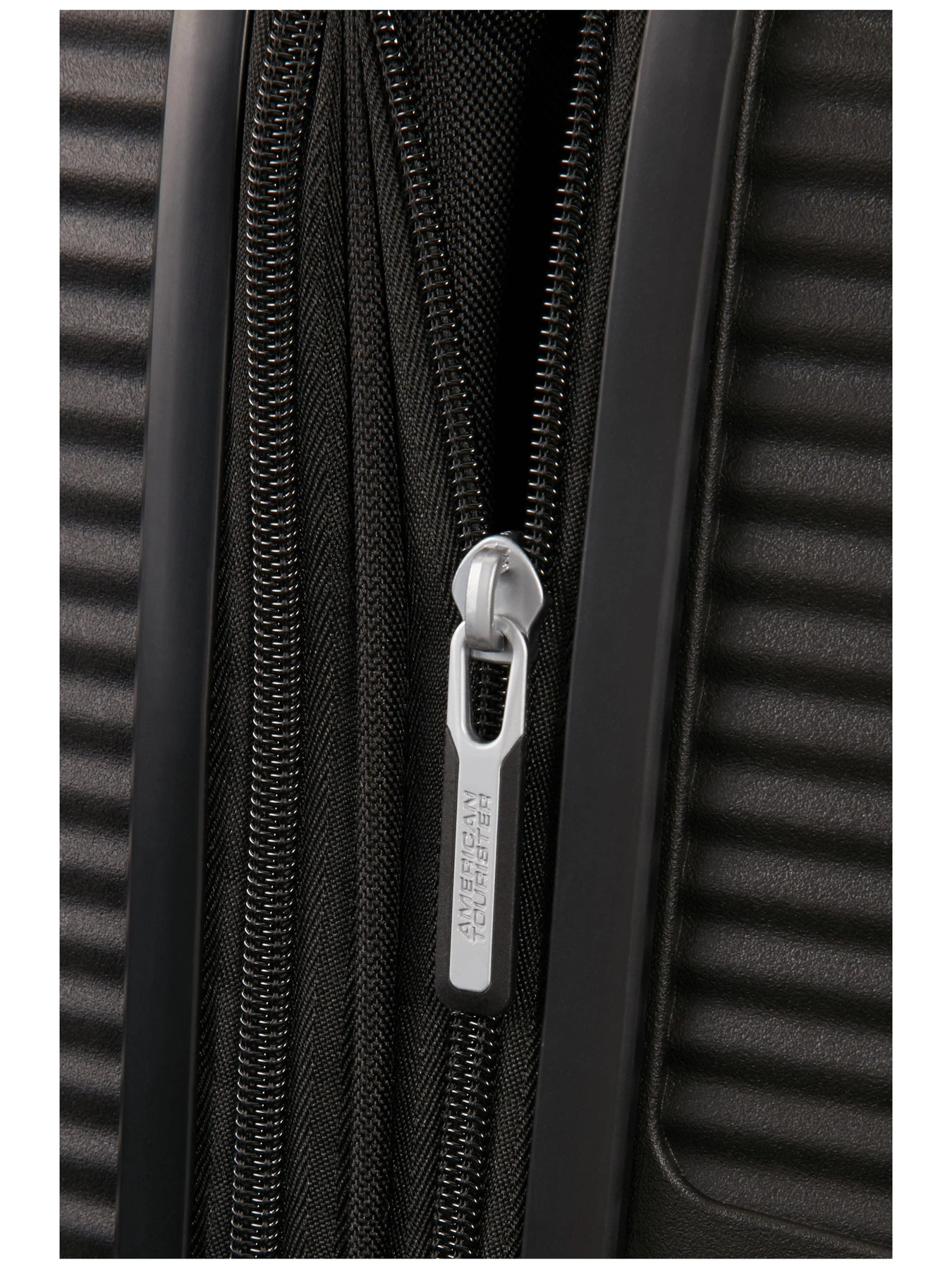 Дорожные сумки и чемоданы American Tourister модель 32G09003 Фото