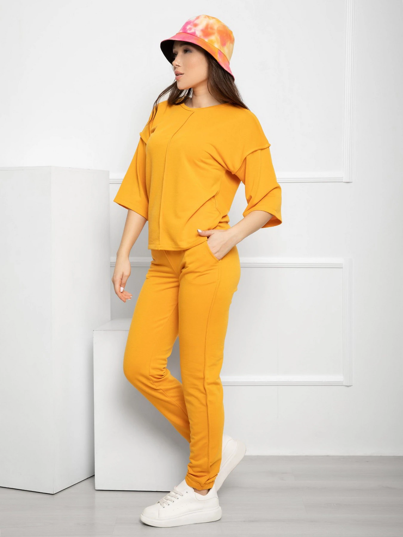 Костюмы ISSA Plus модель 11970_mustard Костюмы ISSA Plus модель 11970_mustard Фото