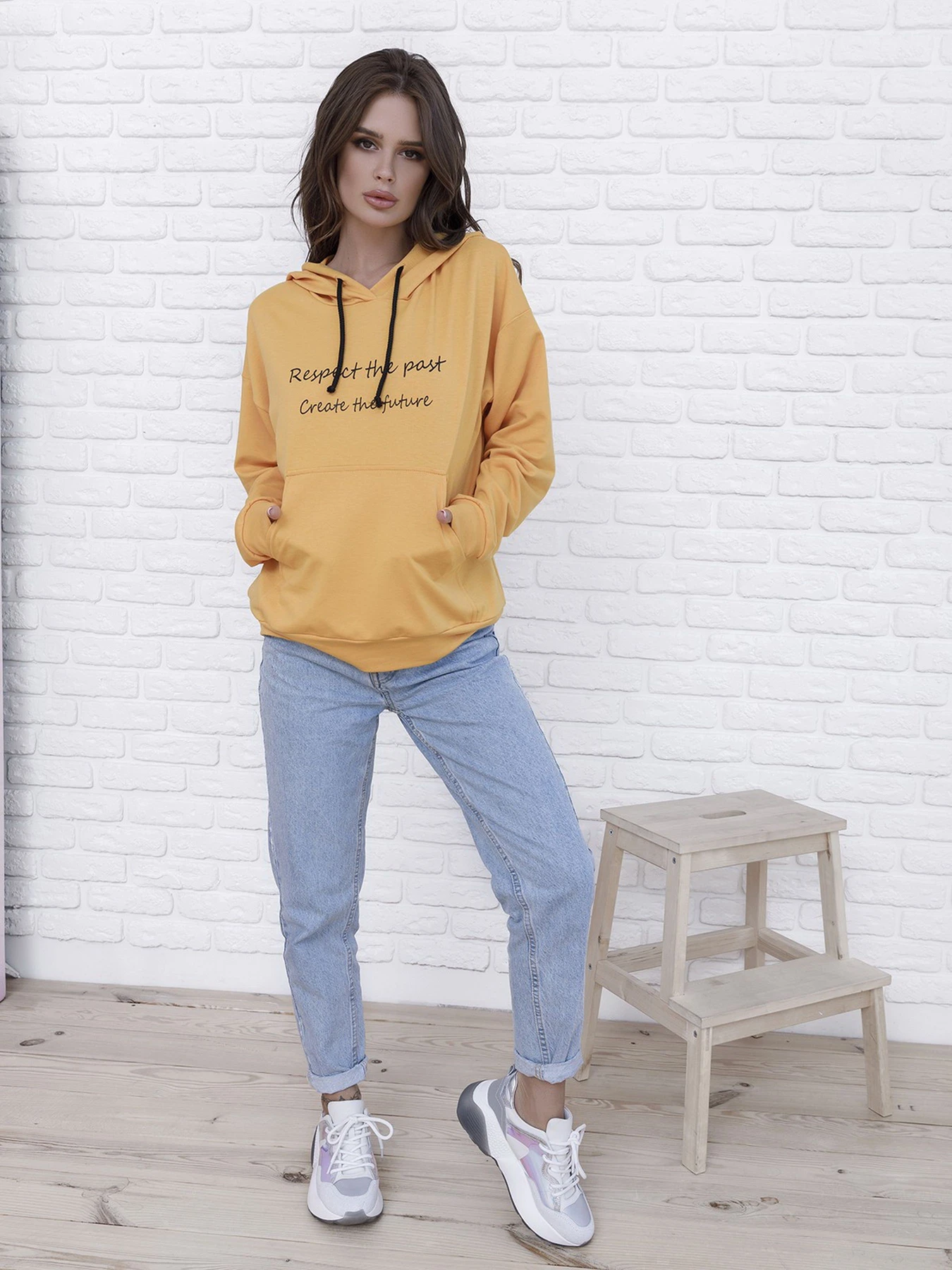 Худи и свитшоты ISSA Plus модель 12144_mustard Худи и свитшоты ISSA Plus модель 12144_mustard Фото