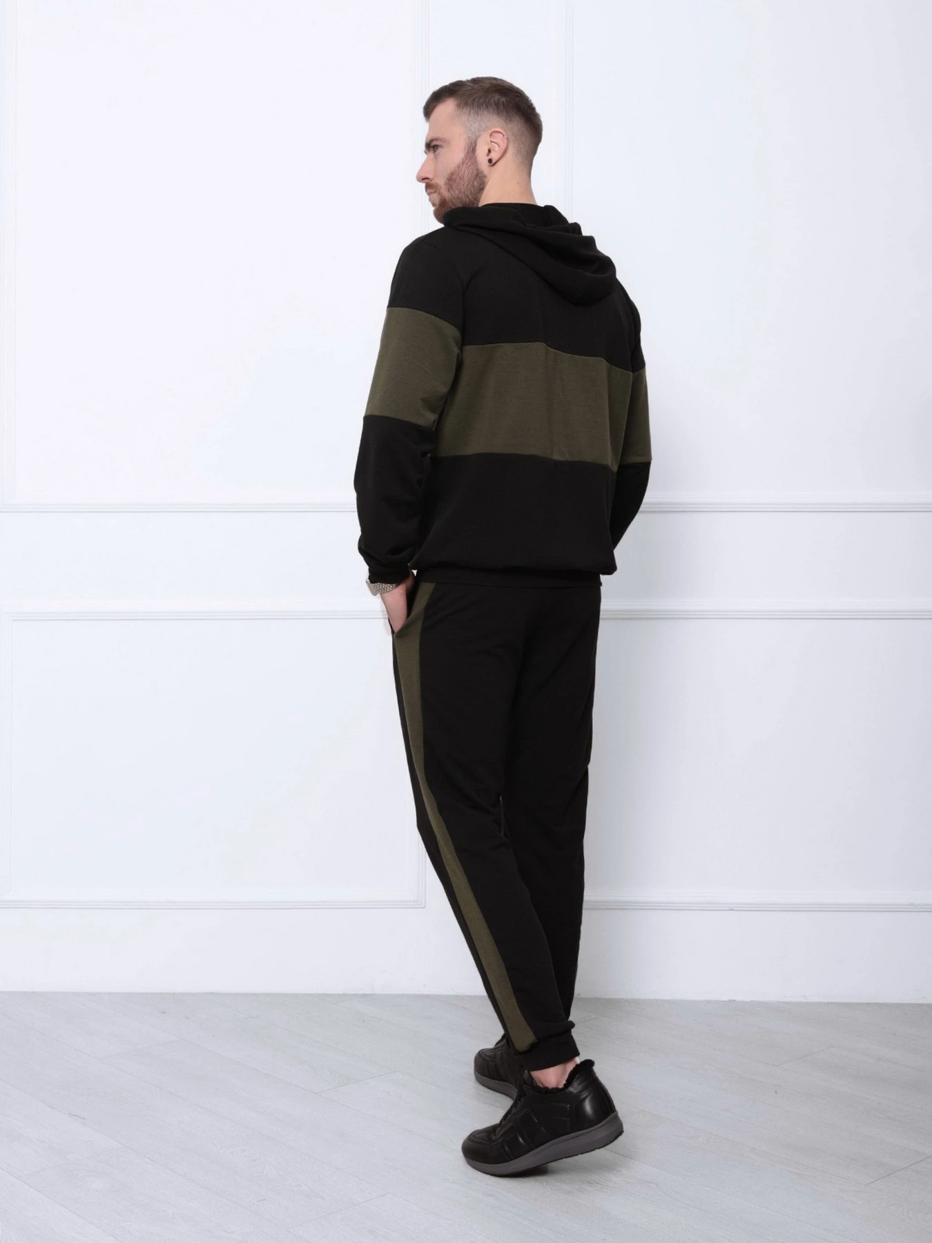 Костюмы ISSA Plus модель GN-421_blackkhaki Костюмы ISSA Plus модель GN-421_blackkhaki Фото