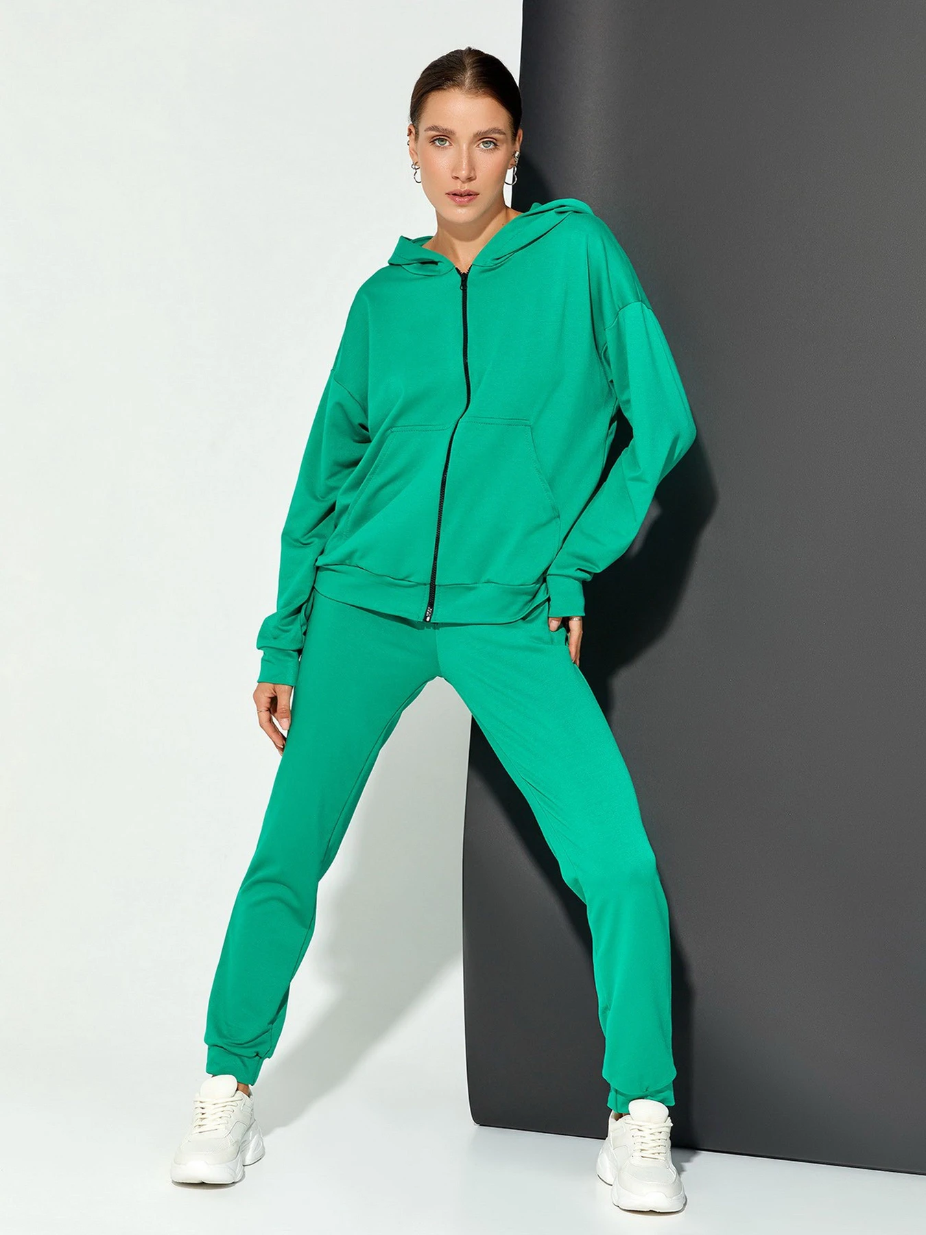 Костюмы ISSA Plus модель 12410_green Костюмы ISSA Plus модель 12410_green Фото