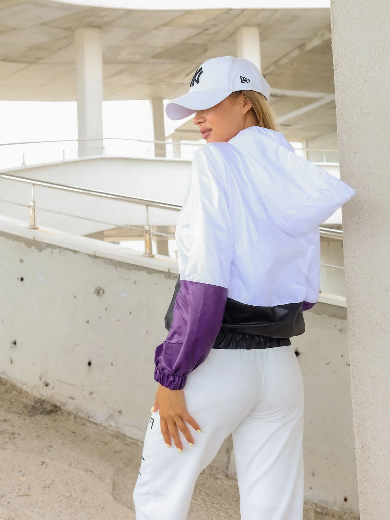 Куртки и дубленки ISSA Plus модель SA-123_whitepurple Фото