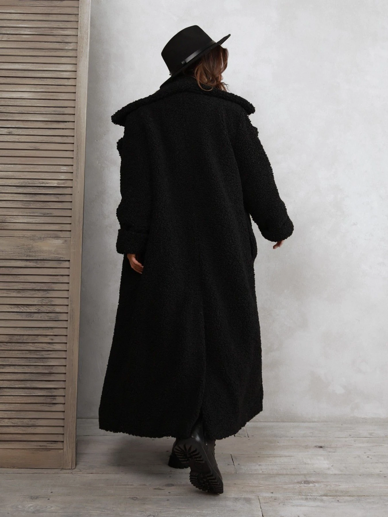 Пальто и плащи ISSA Plus модель 12287_black Пальто и плащи ISSA Plus модель 12287_black Фото