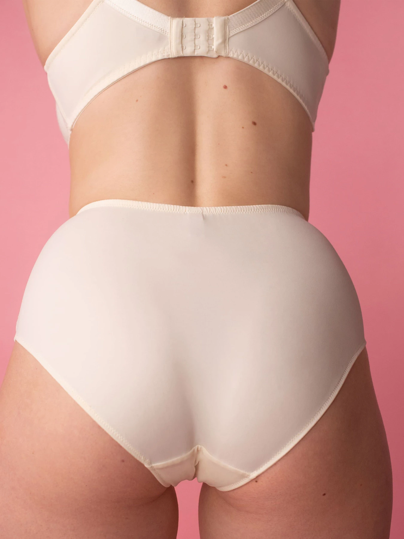 Нижнее белье Brabrabra модель SLZ23102101_ivory Нижнее белье Brabrabra модель SLZ23102101_ivory Фото
