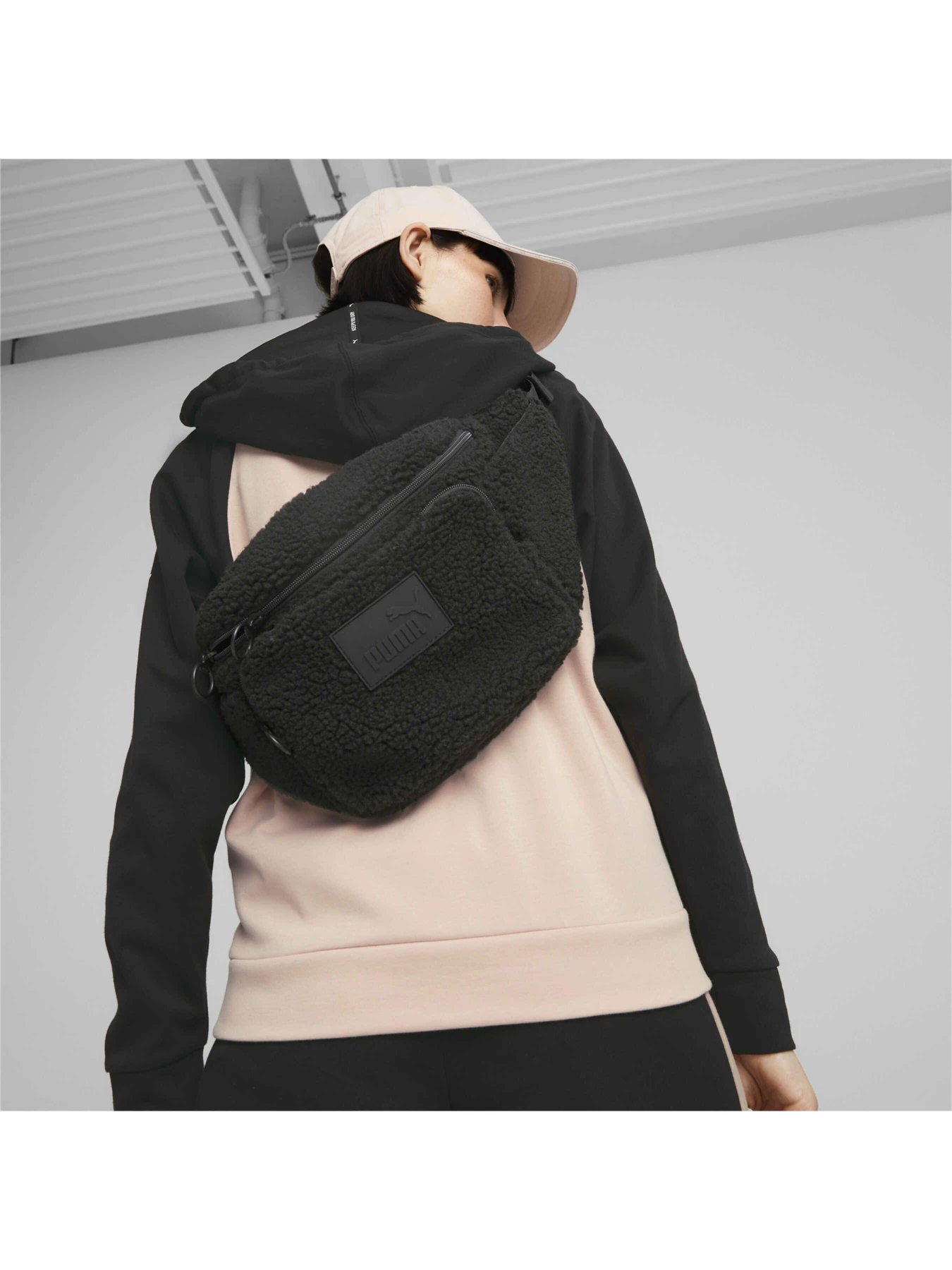 Сумки PUMA Core Sherpa Waist Bag модель 079162 Сумки PUMA Core Sherpa Waist Bag модель 079162 Фото