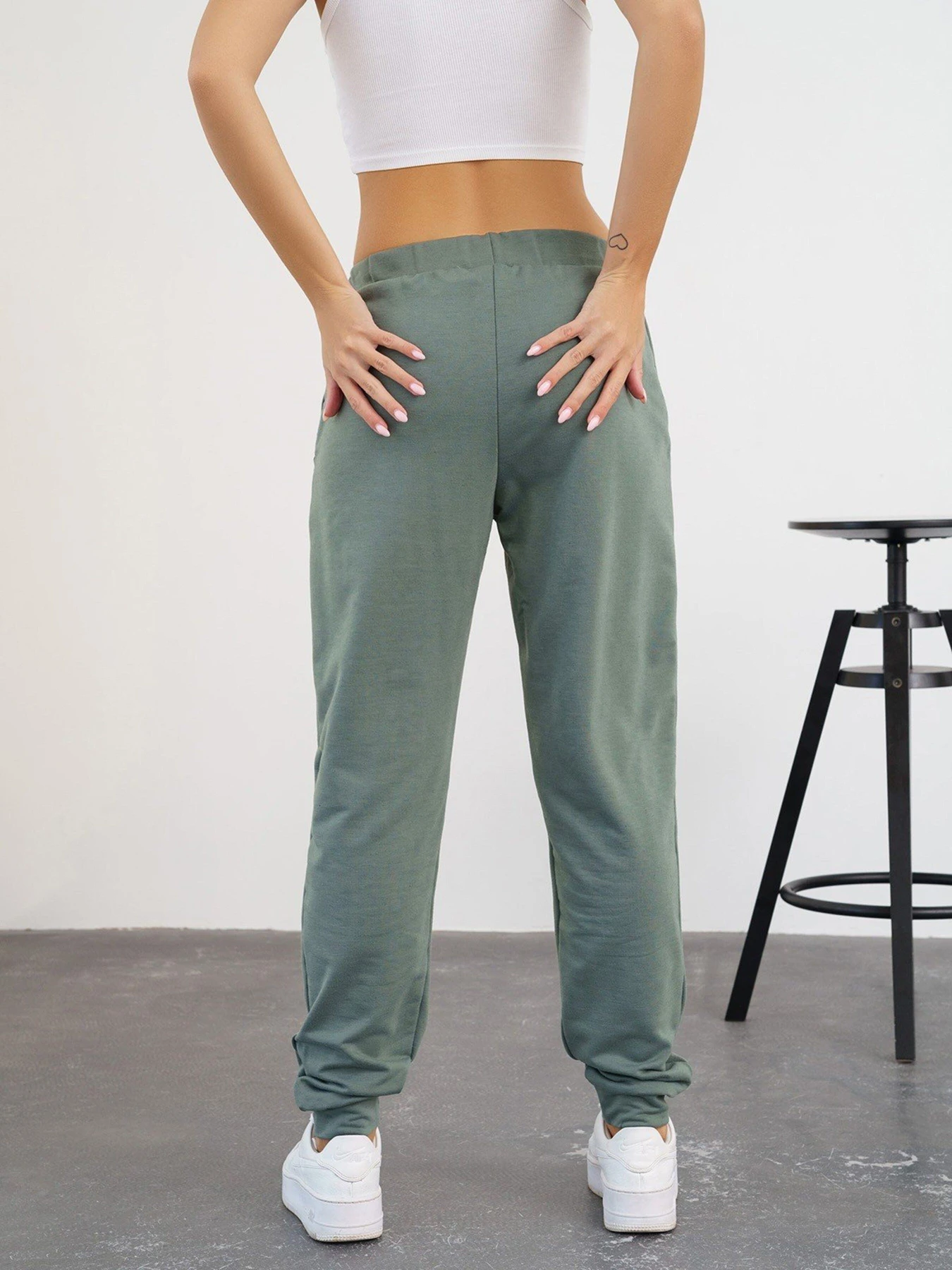 Брюки ISSA Plus модель 13567_olive Брюки ISSA Plus модель 13567_olive Фото