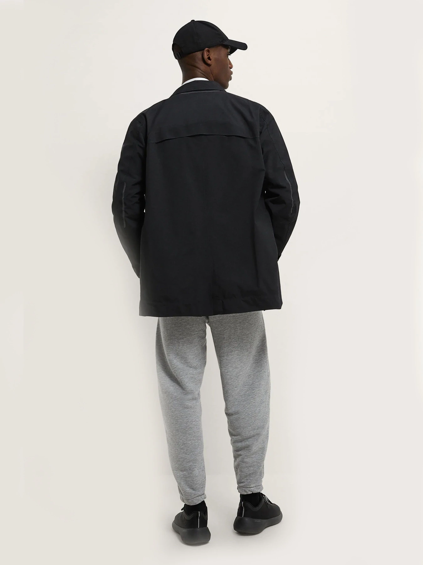 Куртки и дубленки ZARA модель 64901 Фото