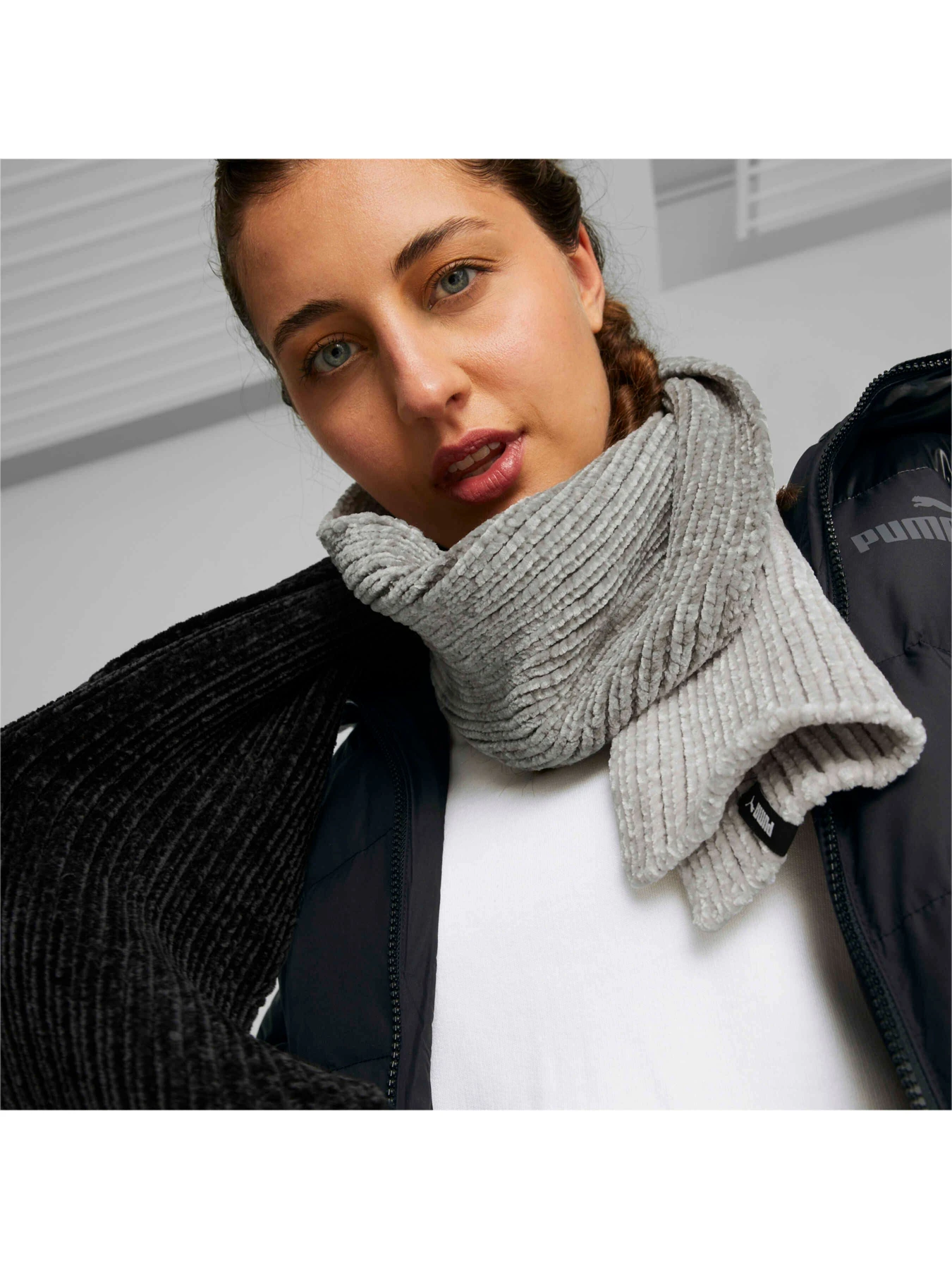 Шарфи та хустки PUMA Chenille Scarf модель 054232 Фото
