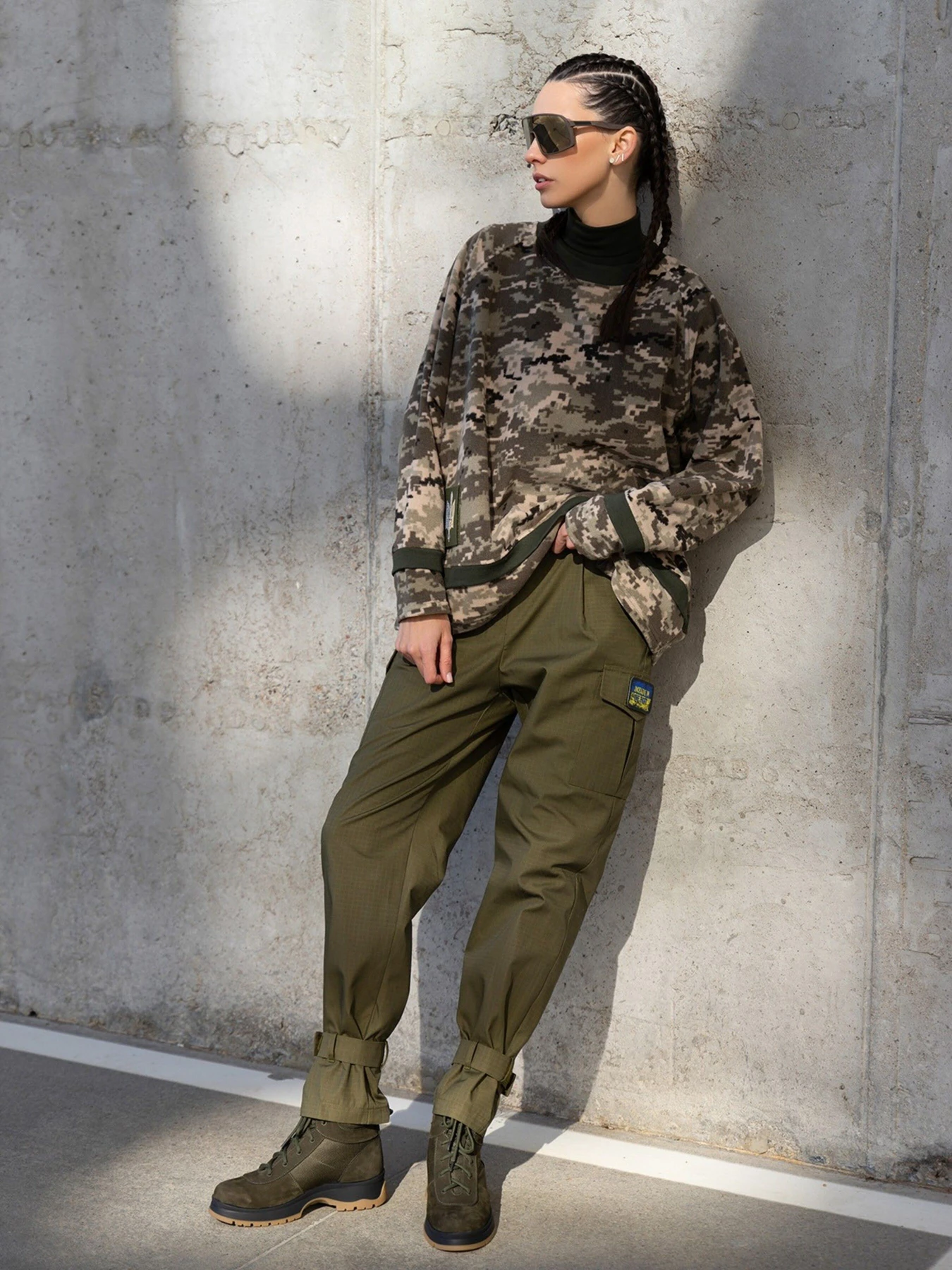 Брюки ISSA Plus модель 13598_khaki Брюки ISSA Plus модель 13598_khaki Фото